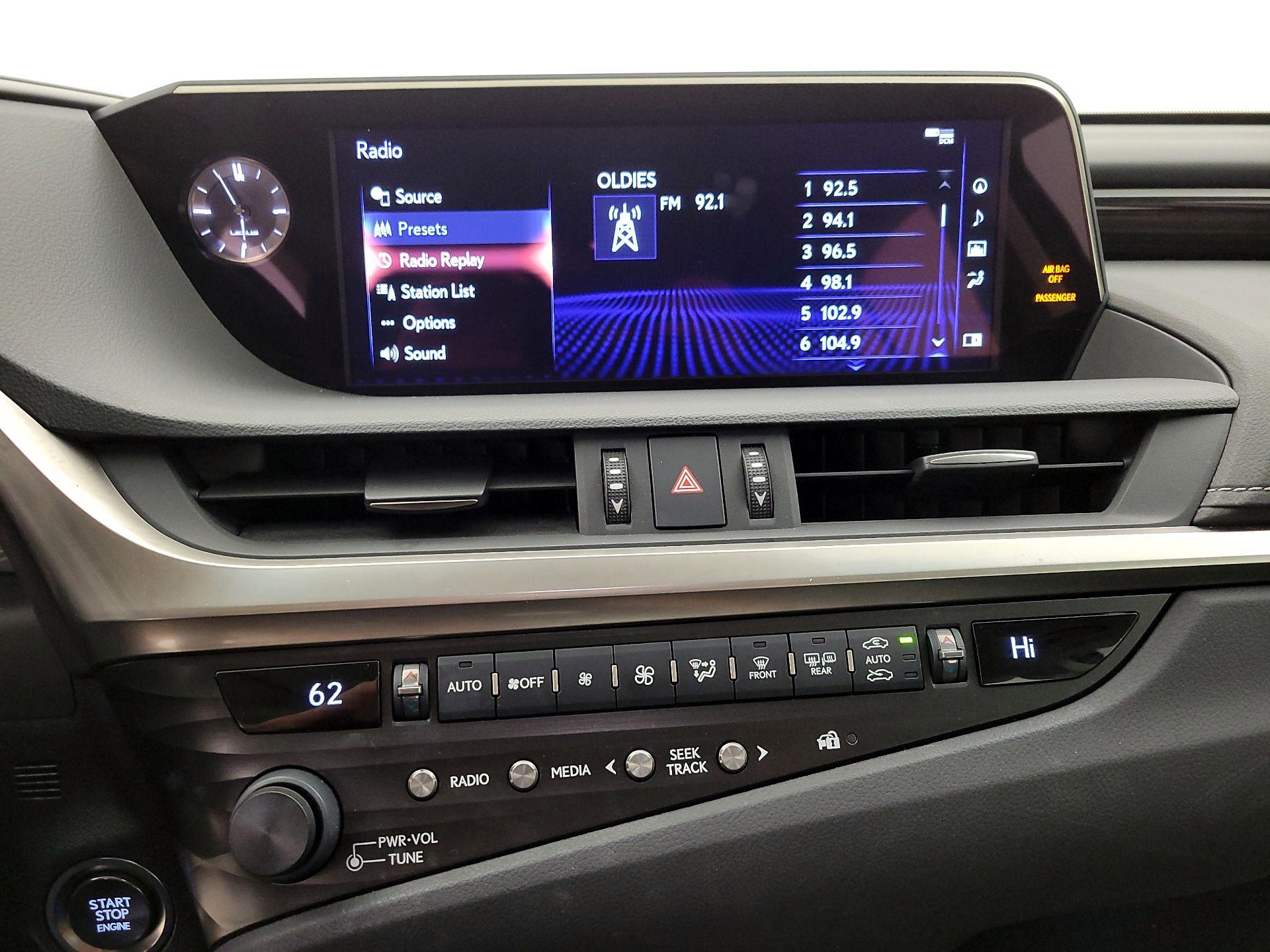 Thumbnail: 2020 Lexus ES - 16