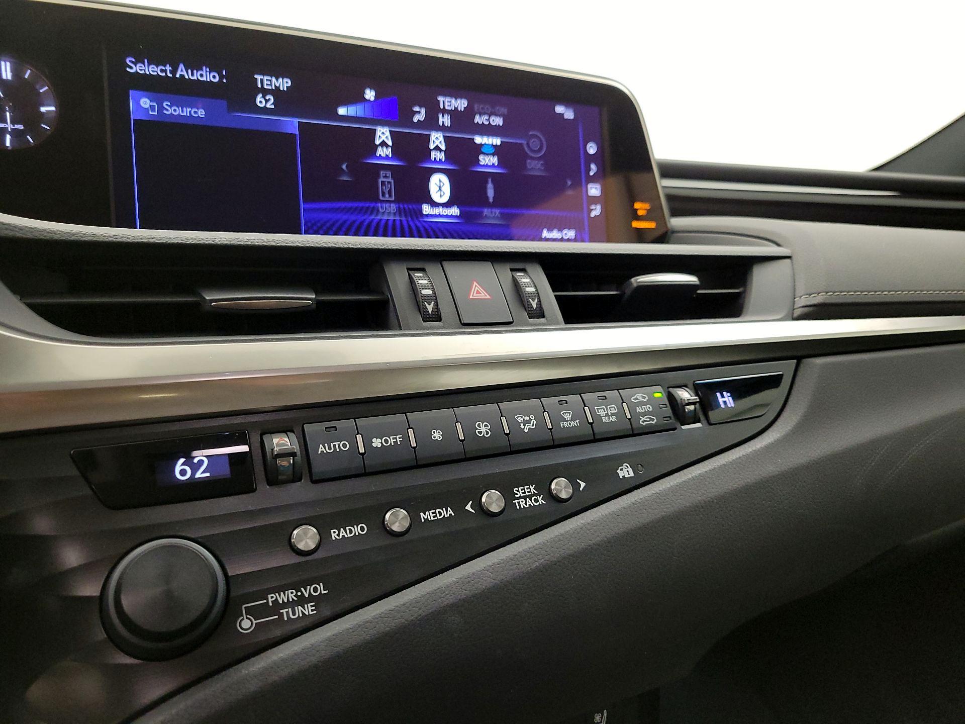 Thumbnail: 2020 Lexus ES - 17