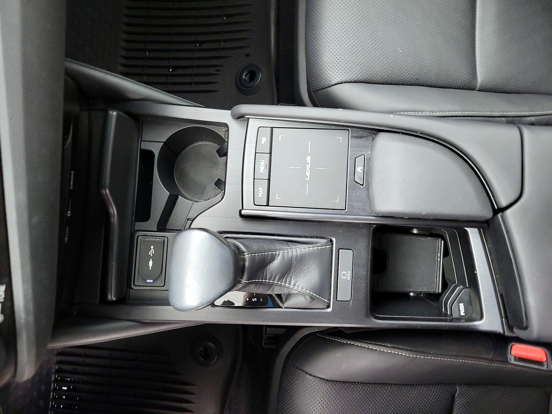 Thumbnail: 2020 Lexus ES - 18