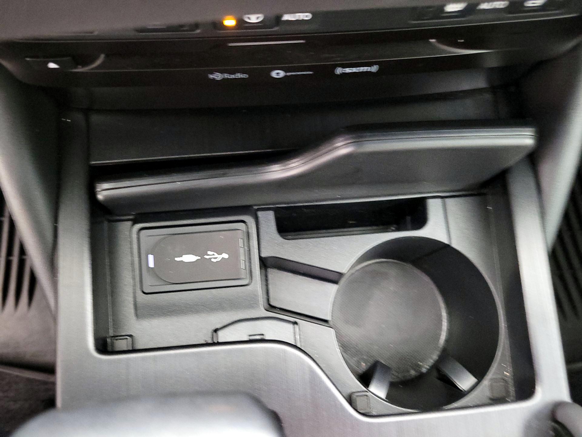 Thumbnail: 2020 Lexus ES - 19