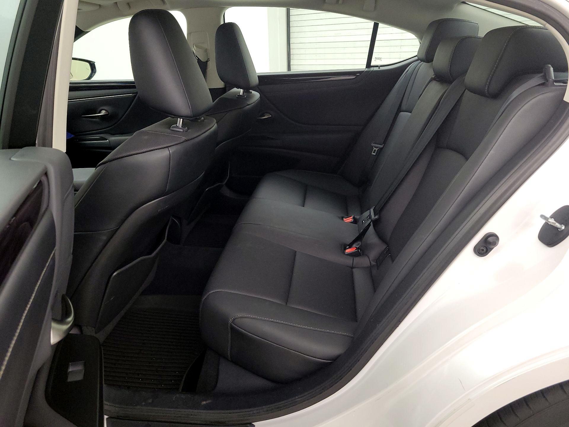 Thumbnail: 2020 Lexus ES - 20