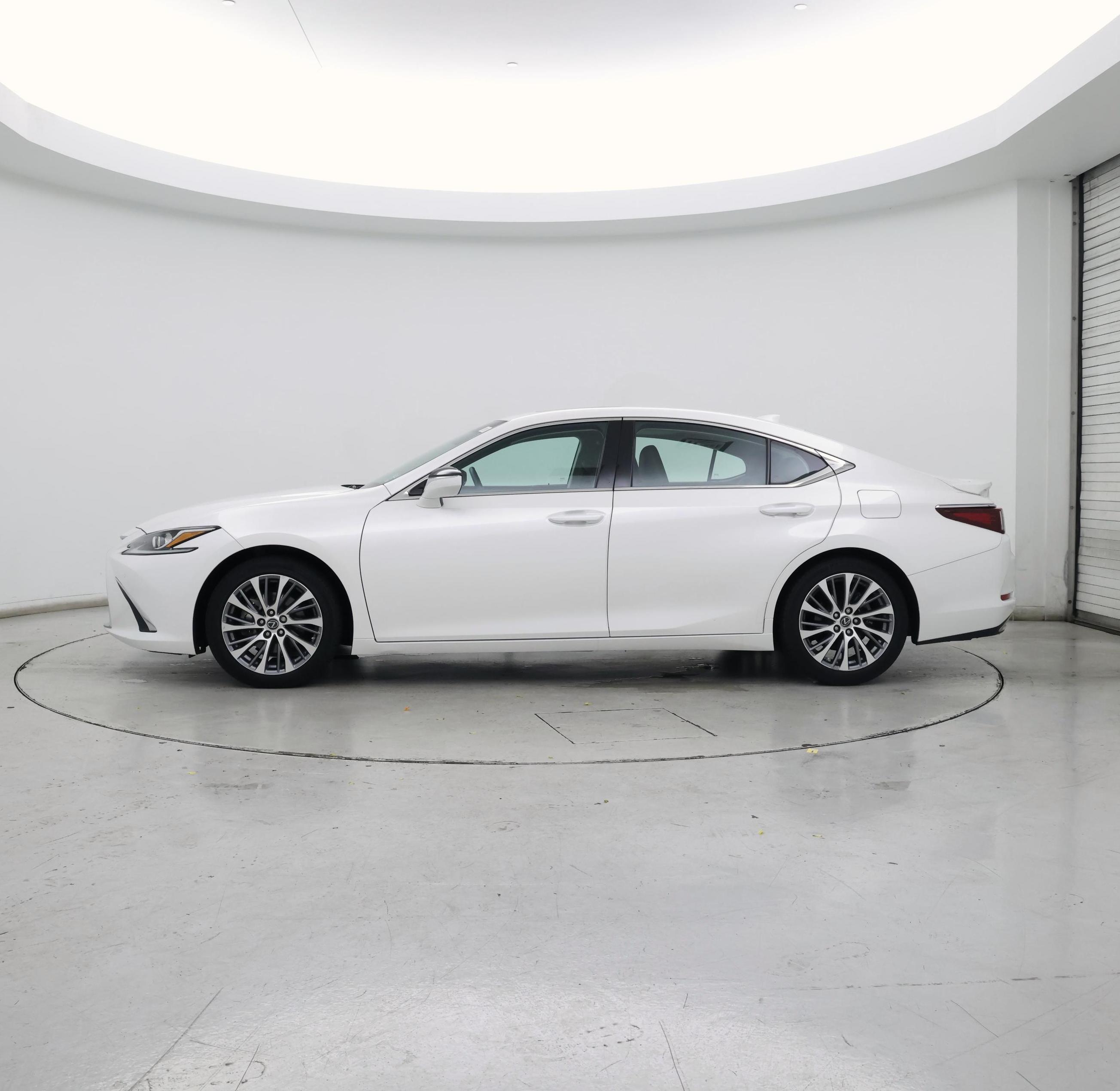 Thumbnail: 2020 Lexus ES - 3