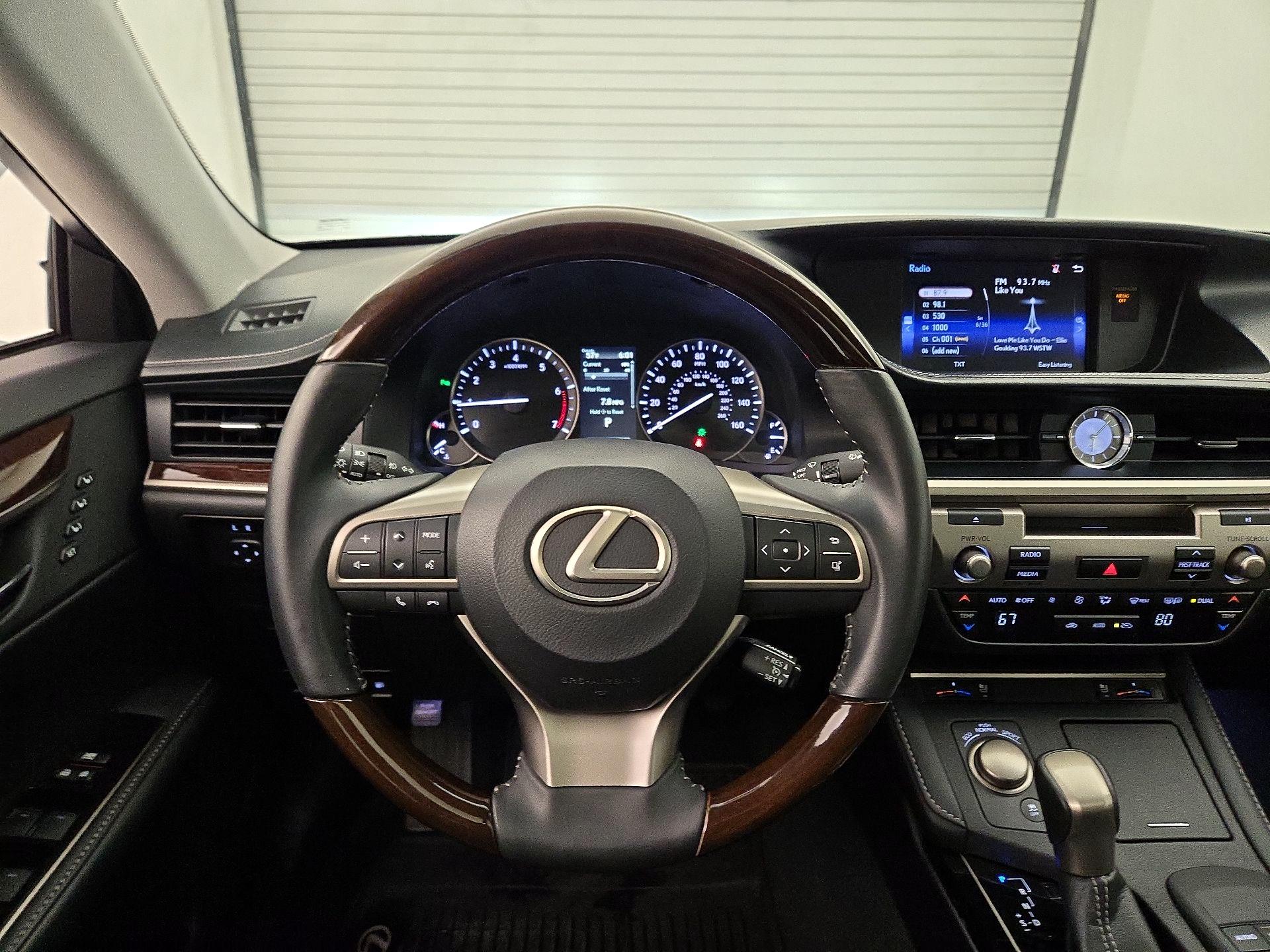Thumbnail: 2016 Lexus ES - 10