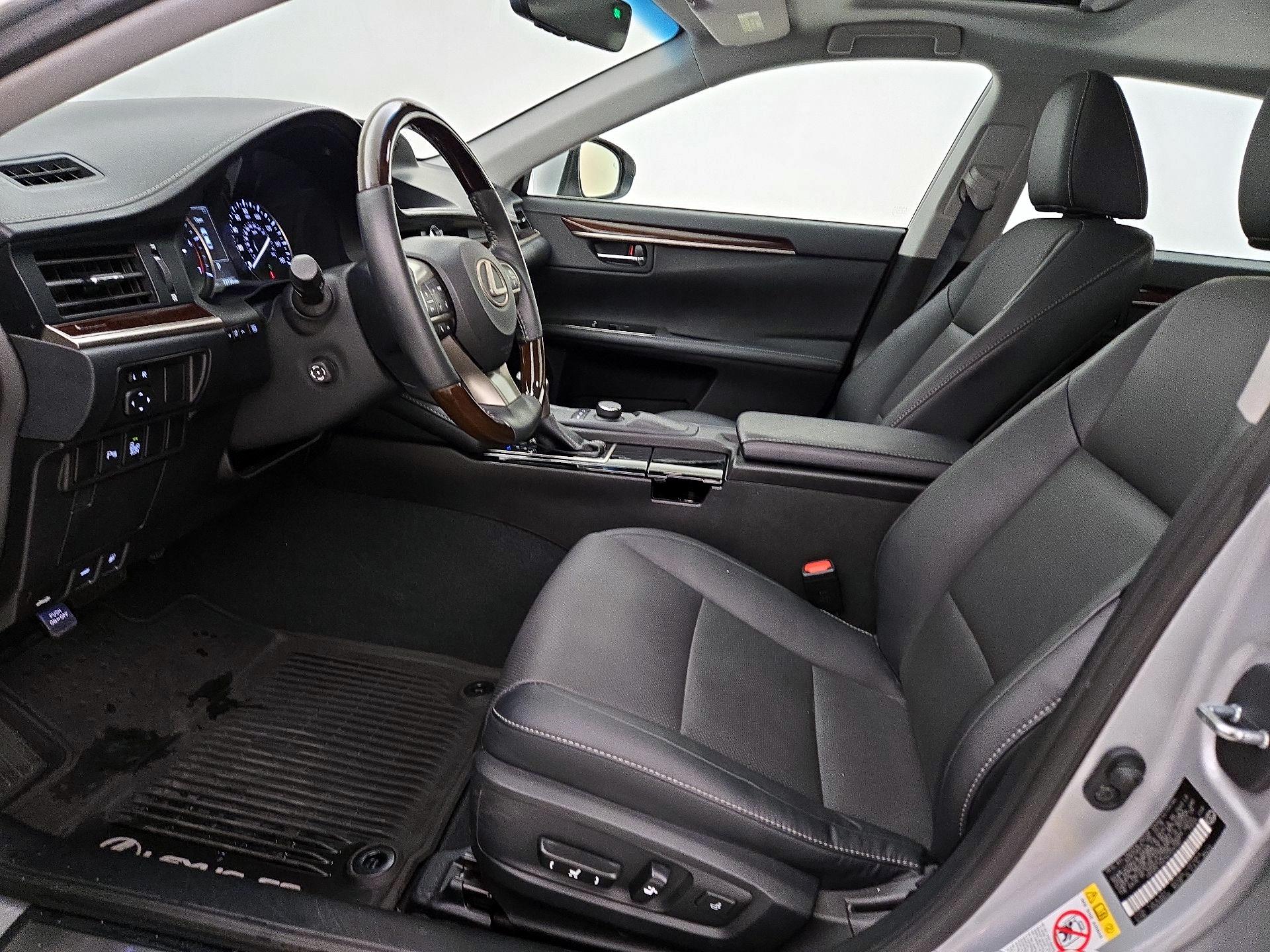 Thumbnail: 2016 Lexus ES - 11