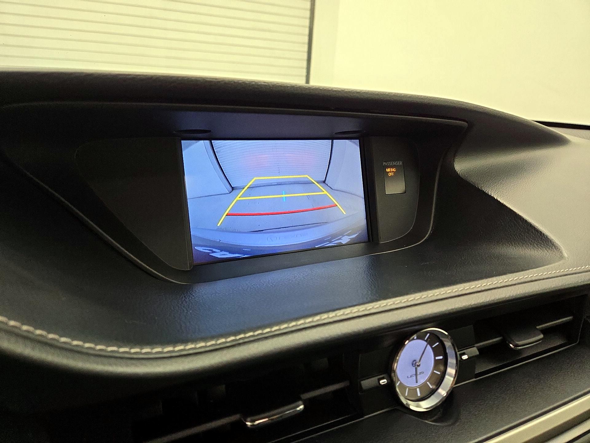 Thumbnail: 2016 Lexus ES - 14