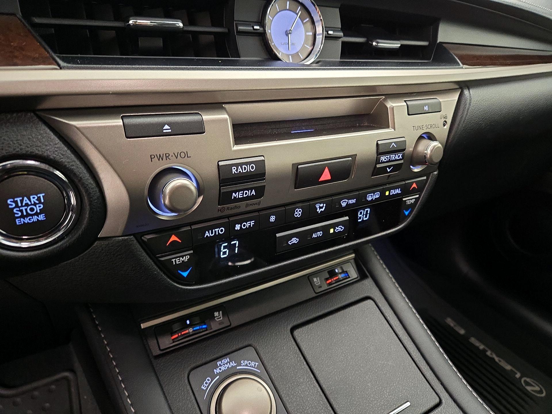 Thumbnail: 2016 Lexus ES - 16