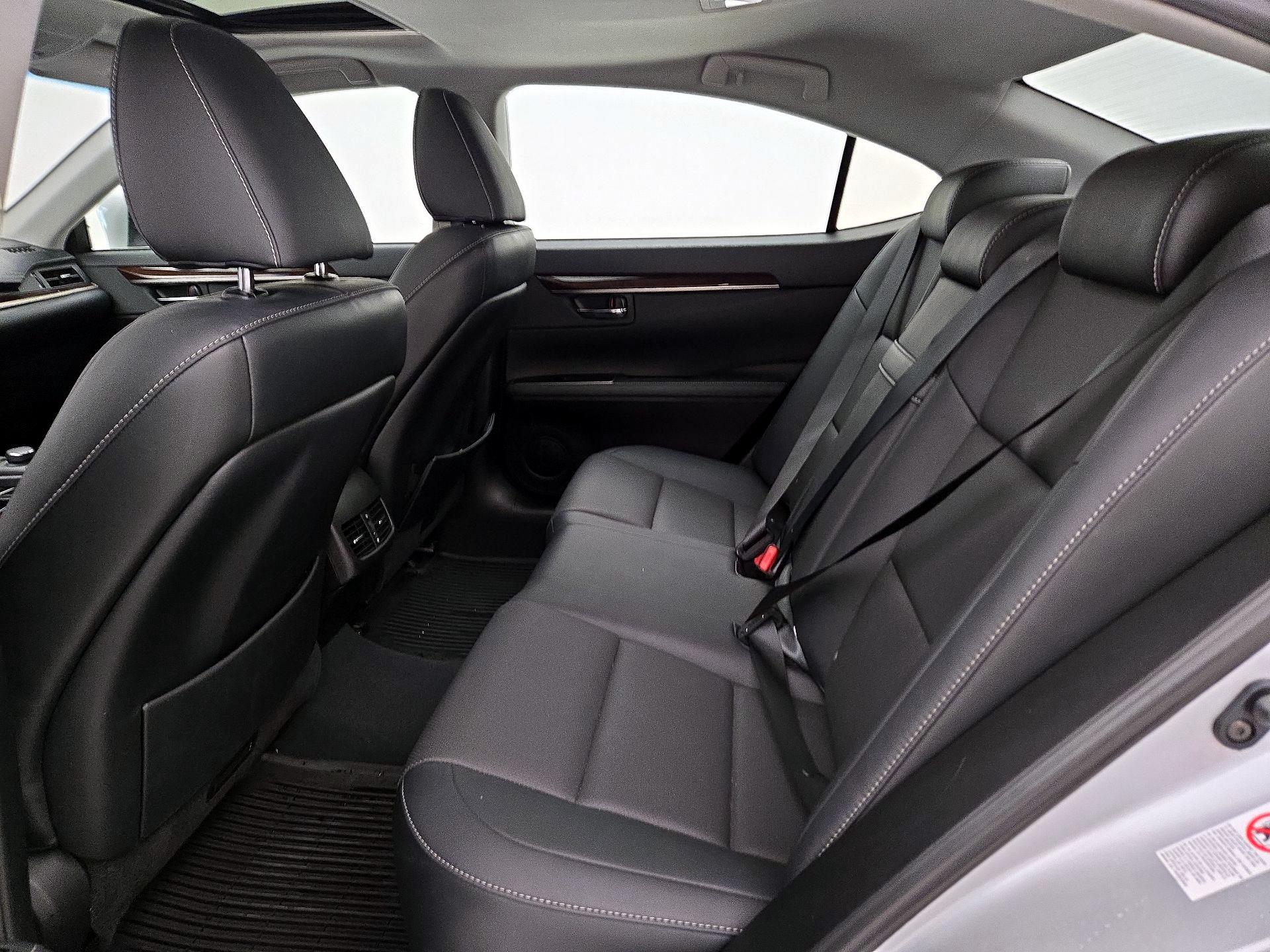 Thumbnail: 2016 Lexus ES - 19