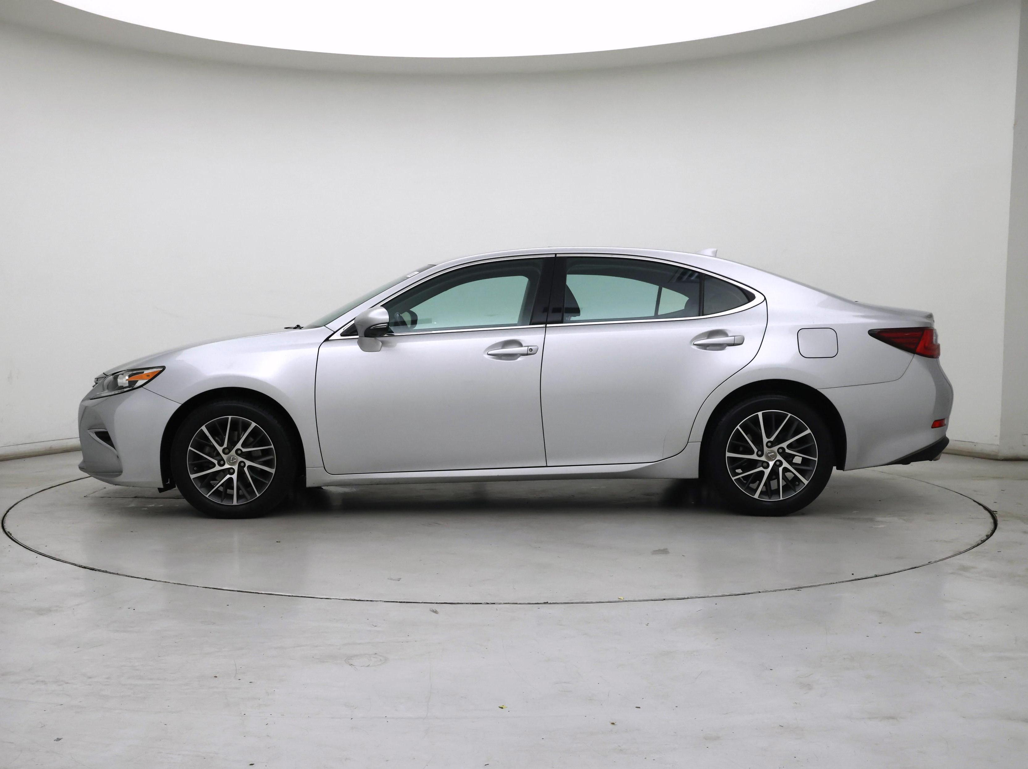 Thumbnail: 2016 Lexus ES - 3