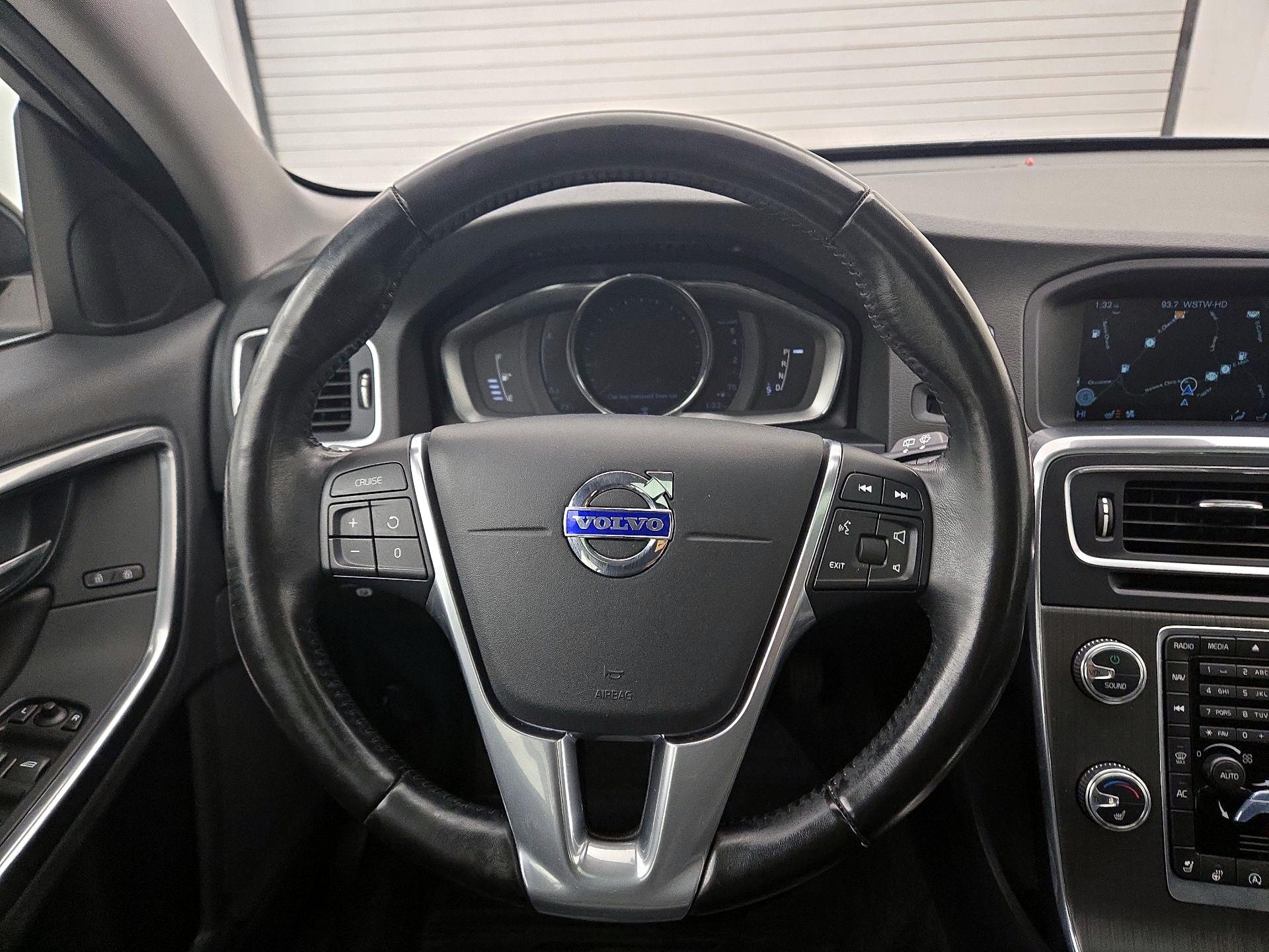 Thumbnail: 2016 Volvo V60 - 10