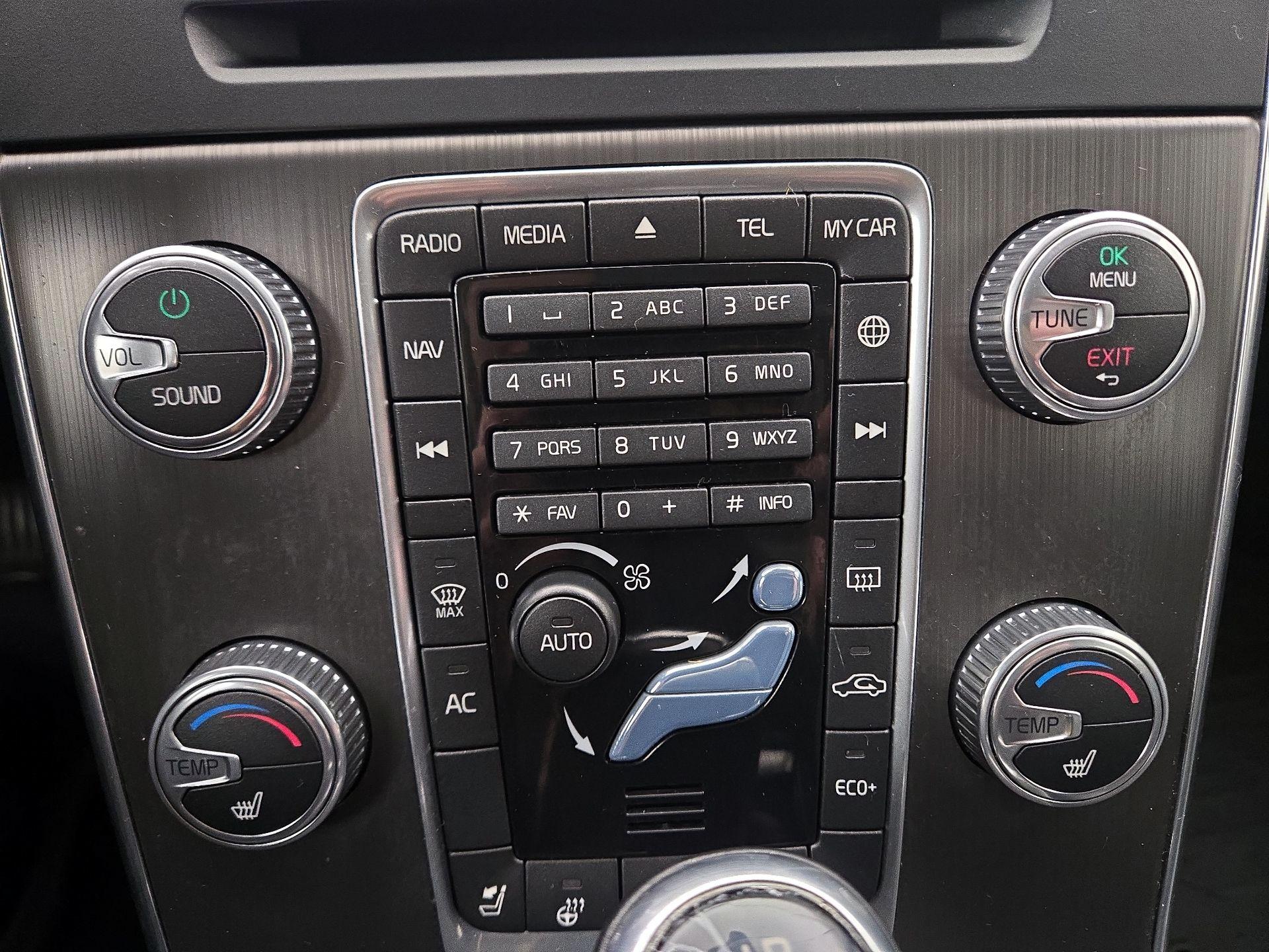 Thumbnail: 2016 Volvo V60 - 16