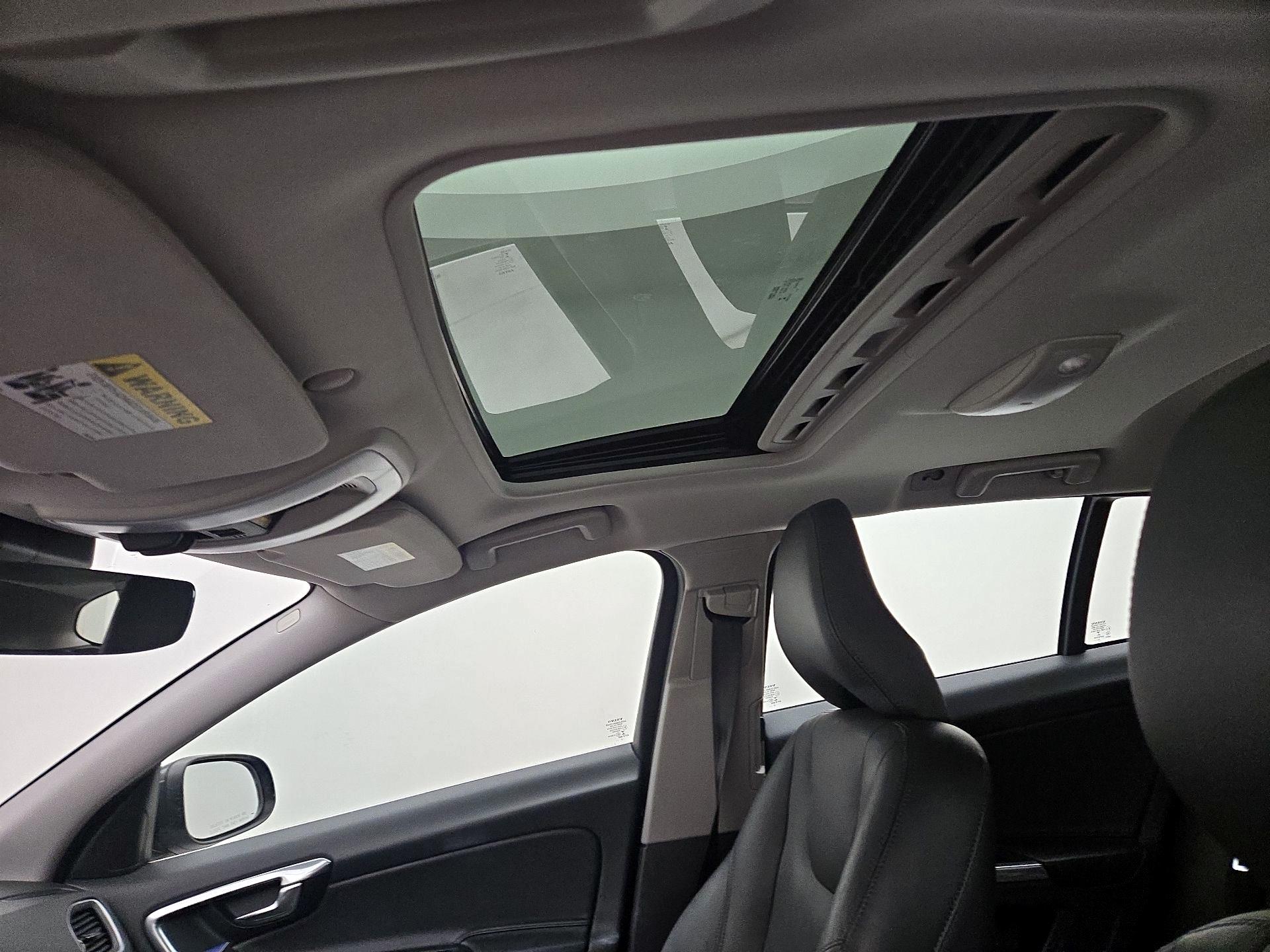 Thumbnail: 2016 Volvo V60 - 19