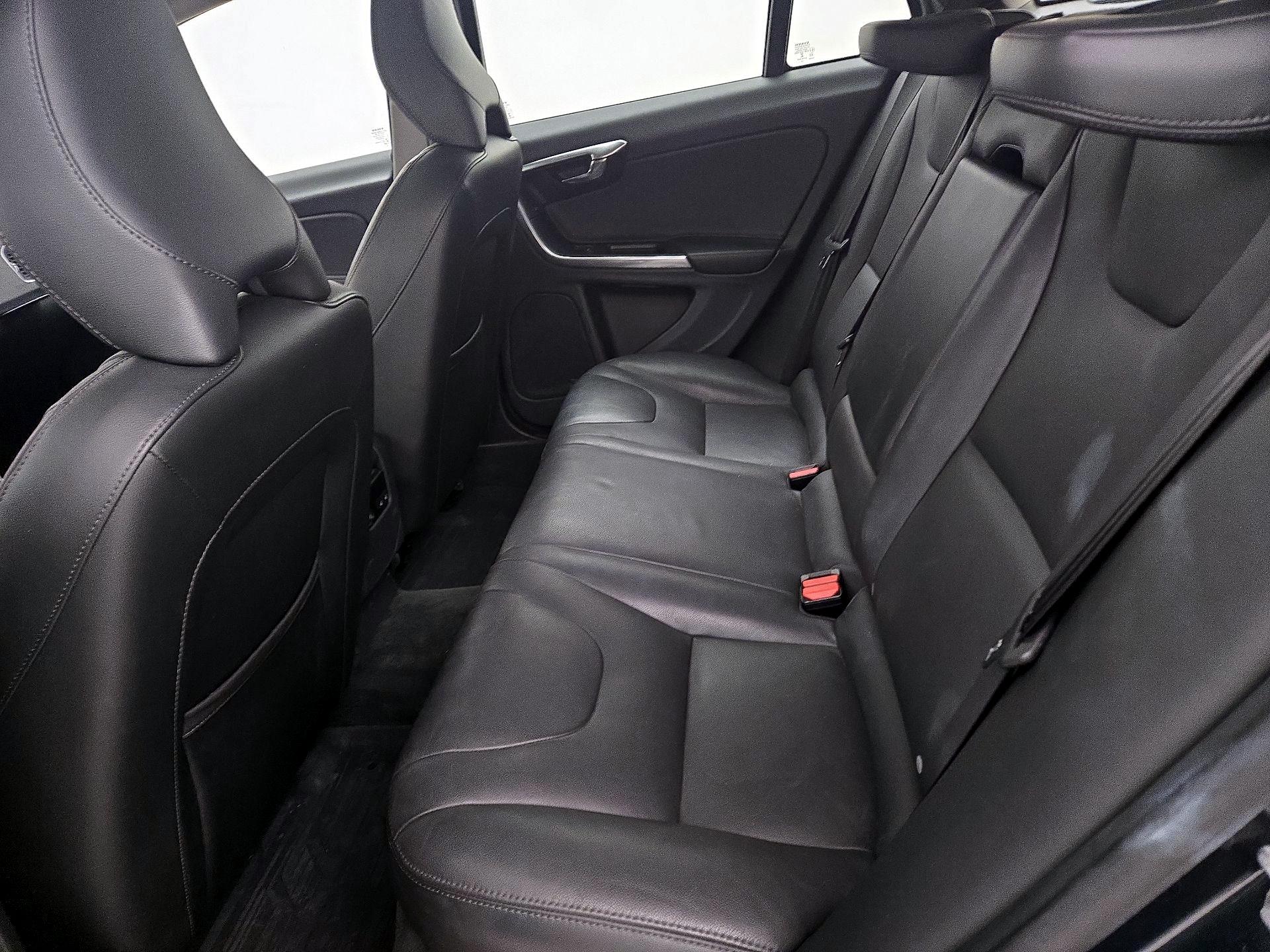 Thumbnail: 2016 Volvo V60 - 20