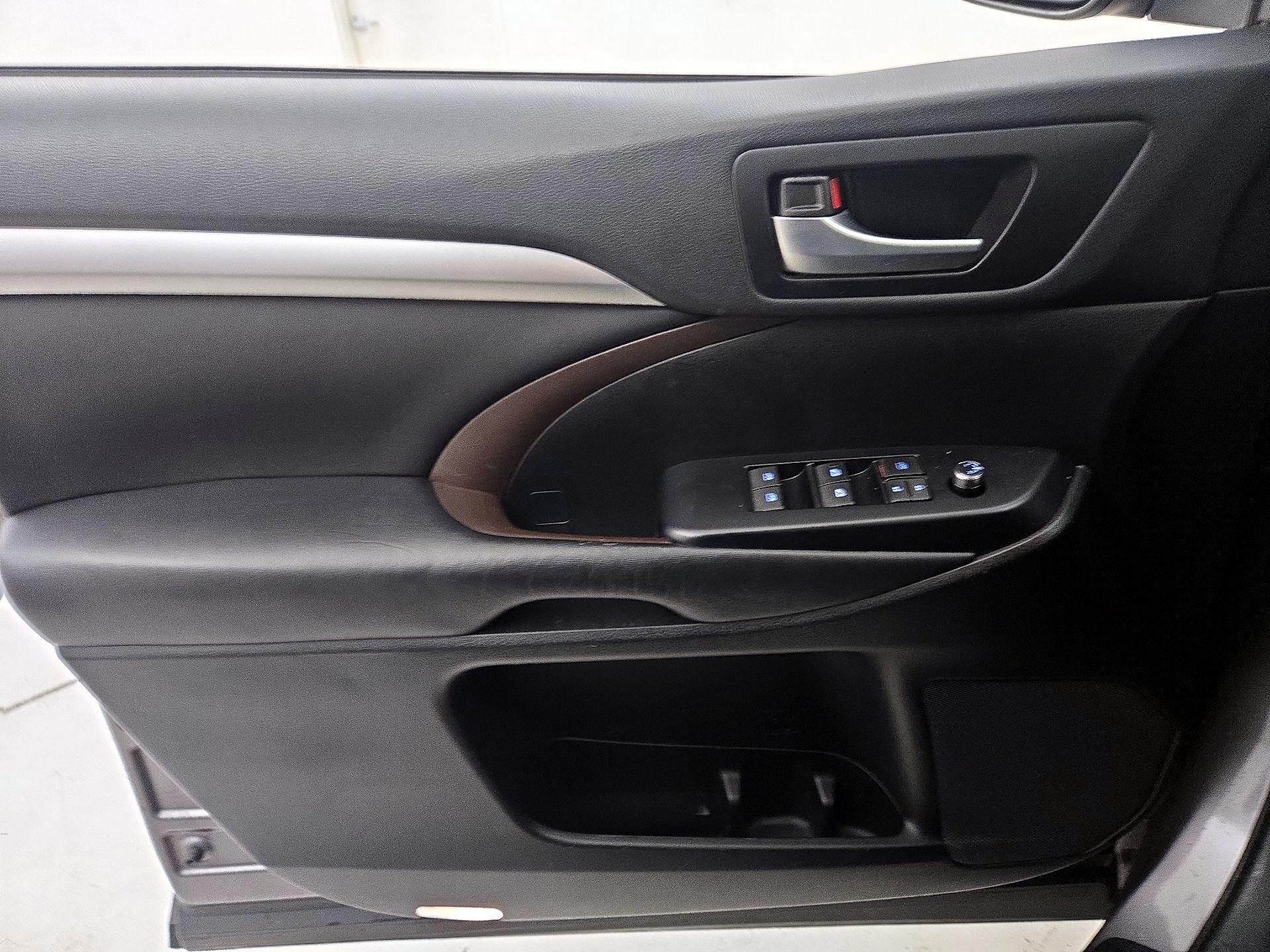 Thumbnail: 2018 Toyota Highlander - 12