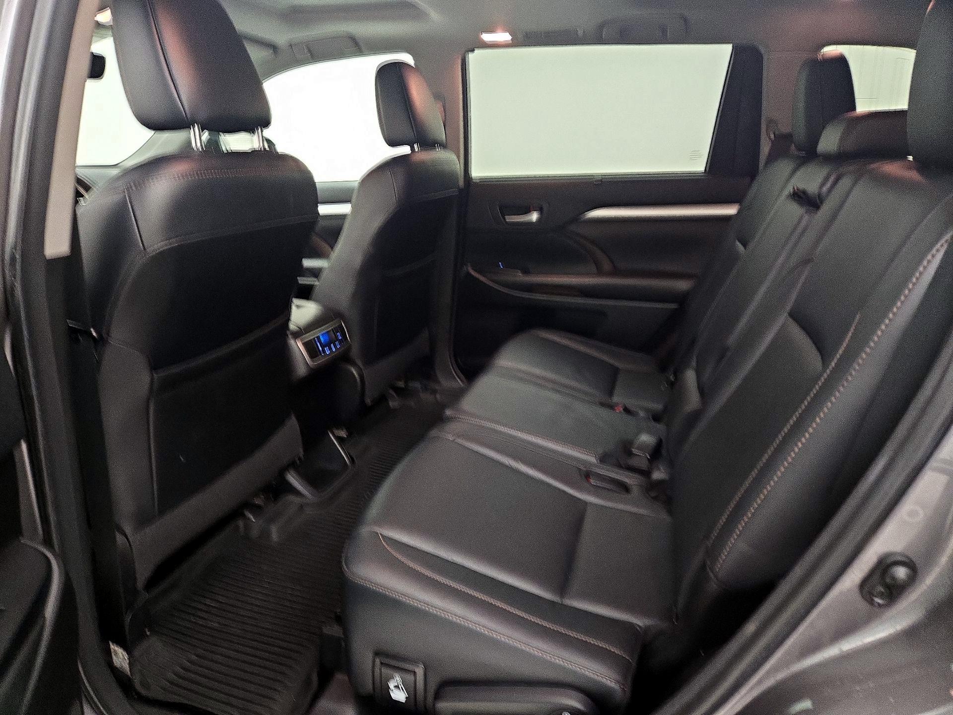 Thumbnail: 2018 Toyota Highlander - 18