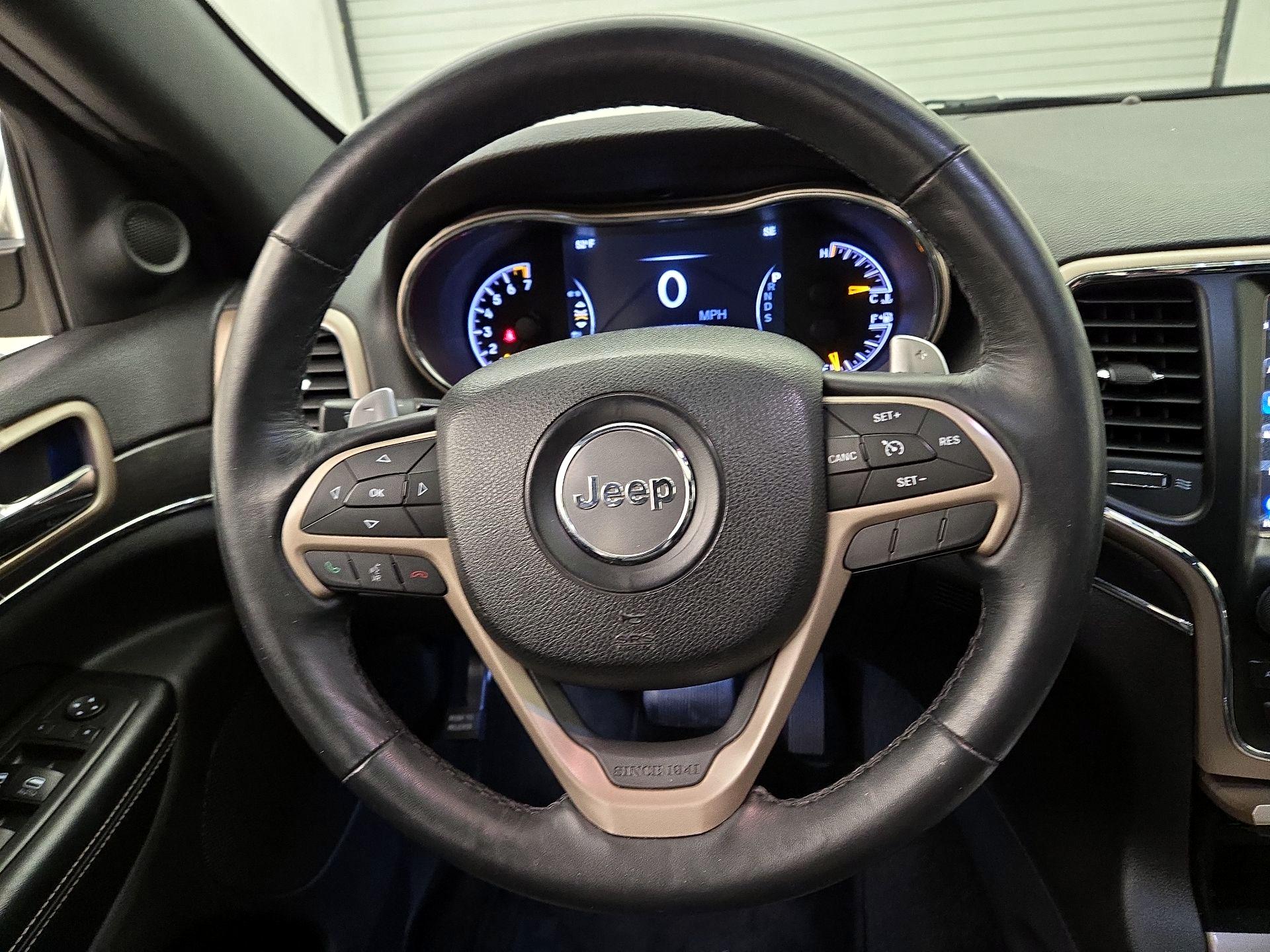 Thumbnail: 2015 Jeep Grand Cherokee - 10