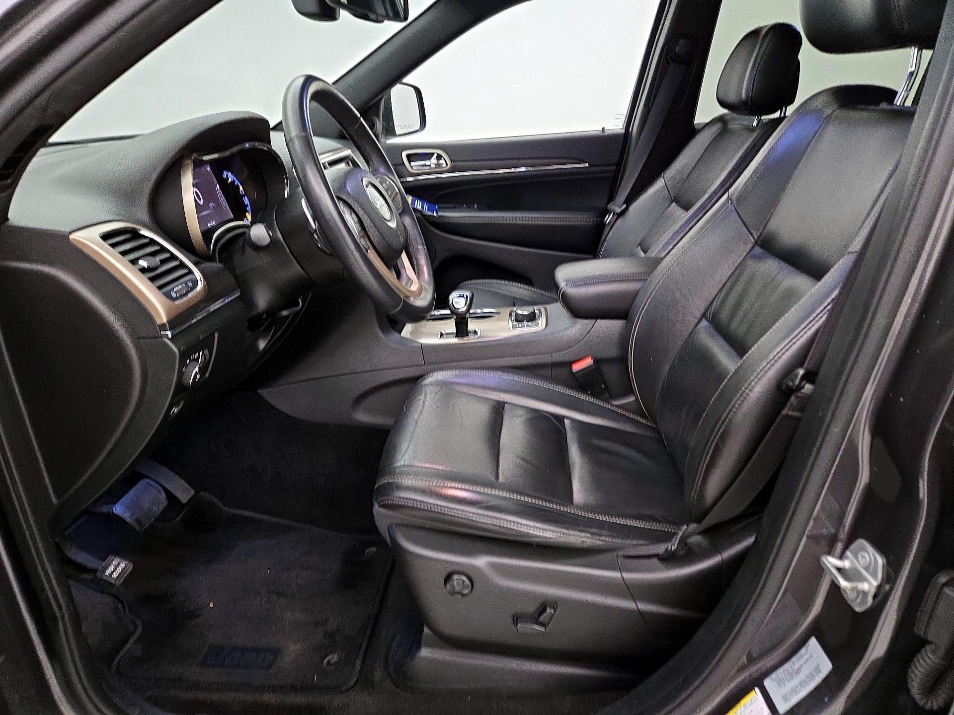 Thumbnail: 2015 Jeep Grand Cherokee - 11