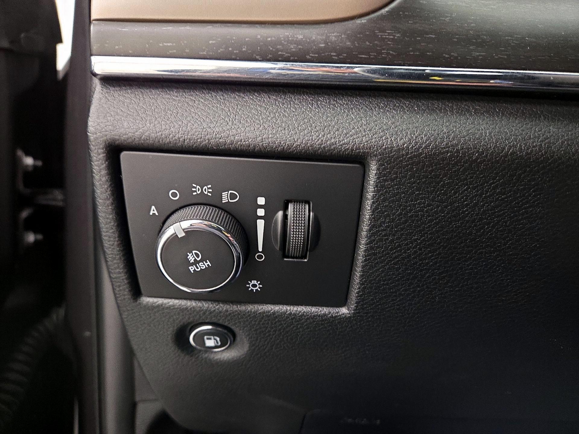 Thumbnail: 2015 Jeep Grand Cherokee - 13