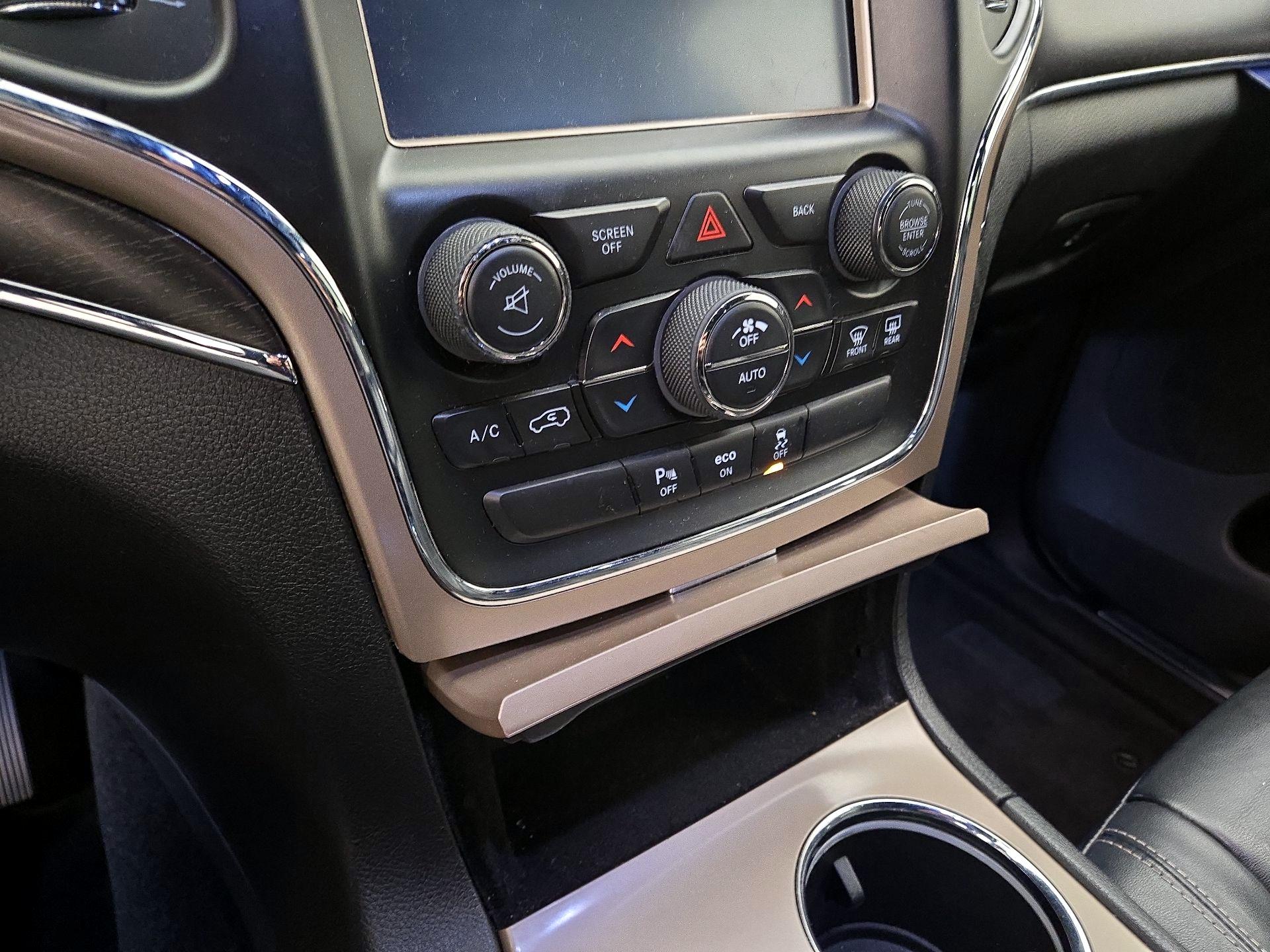 Thumbnail: 2015 Jeep Grand Cherokee - 16