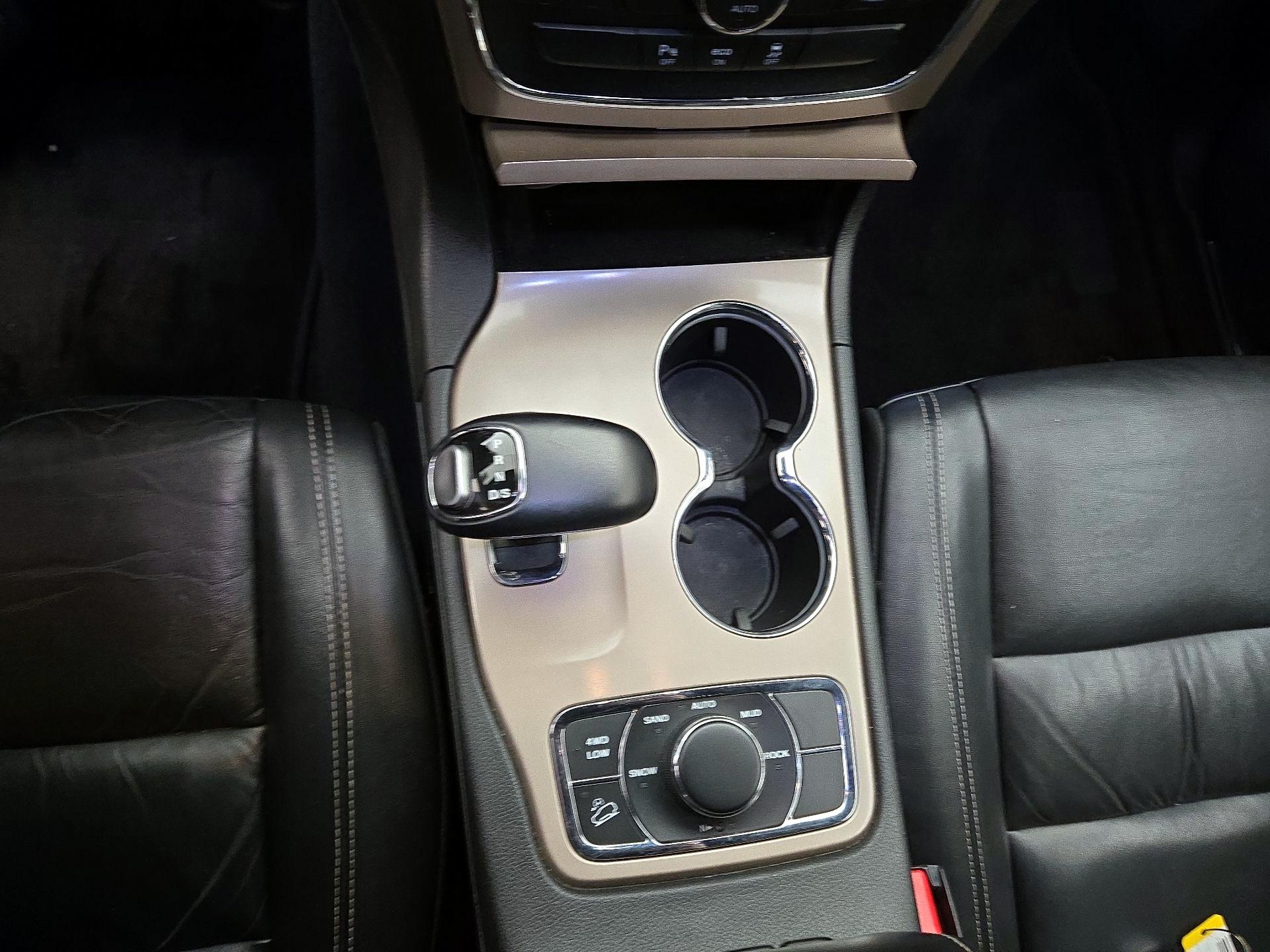 Thumbnail: 2015 Jeep Grand Cherokee - 17