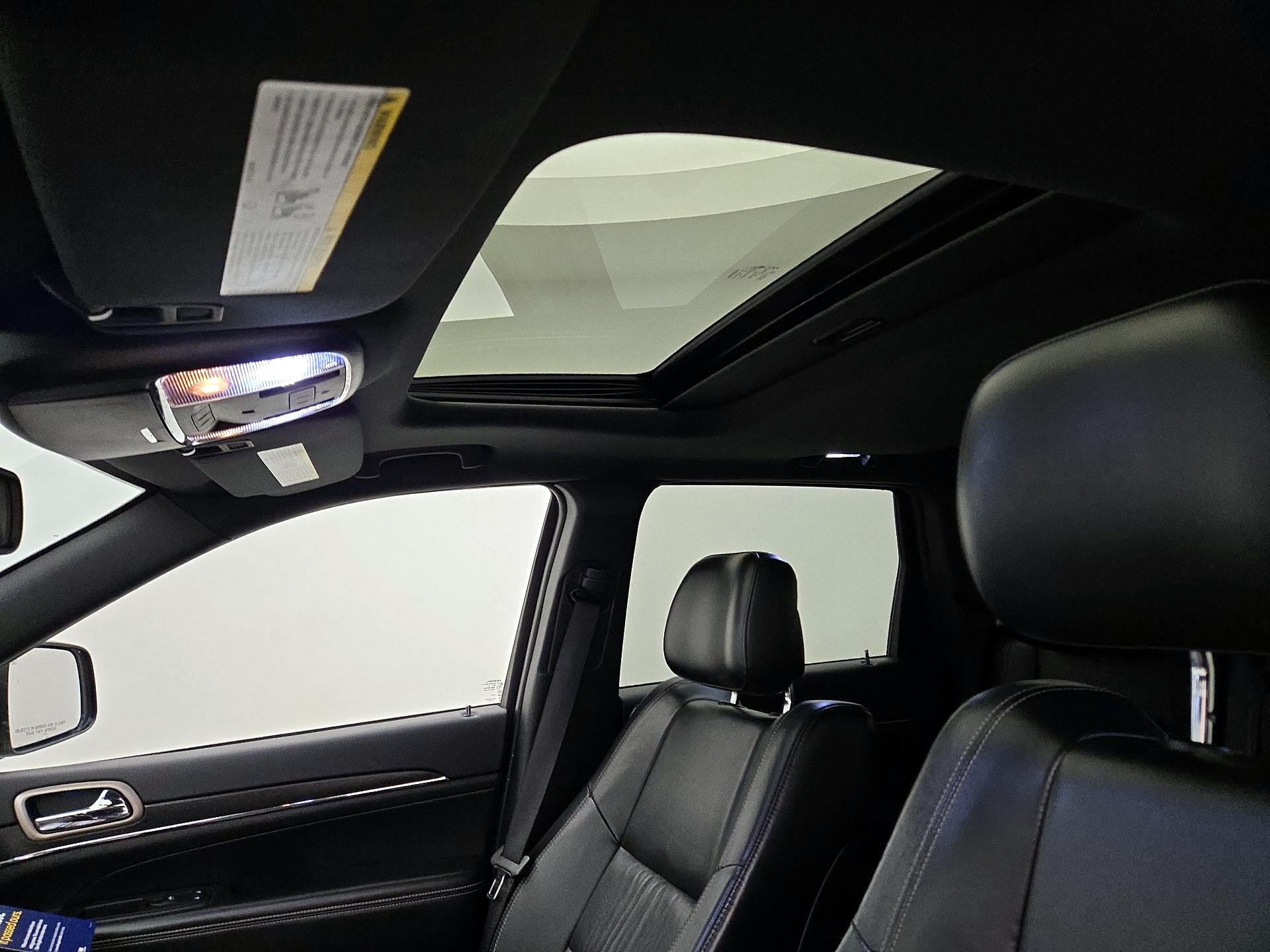 Thumbnail: 2015 Jeep Grand Cherokee - 19