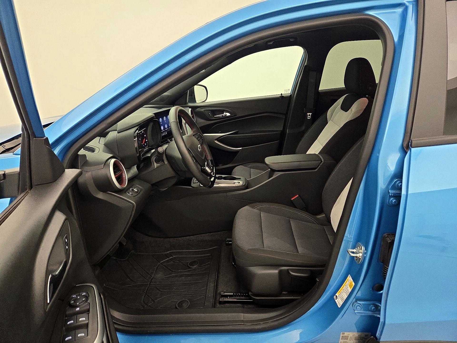 Thumbnail: 2025 Chevrolet Trax - 11