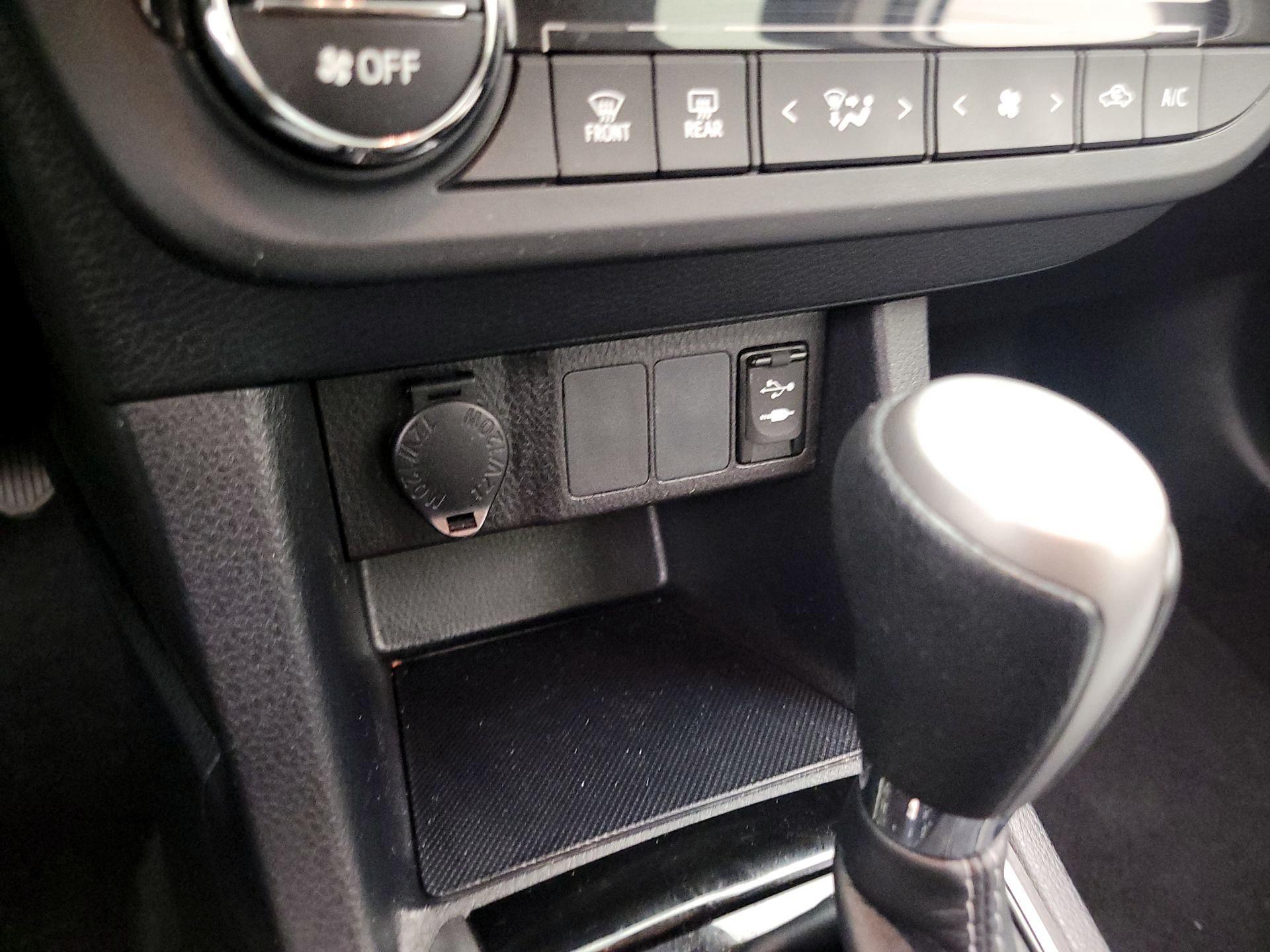 Thumbnail: 2016 Toyota Corolla - 18