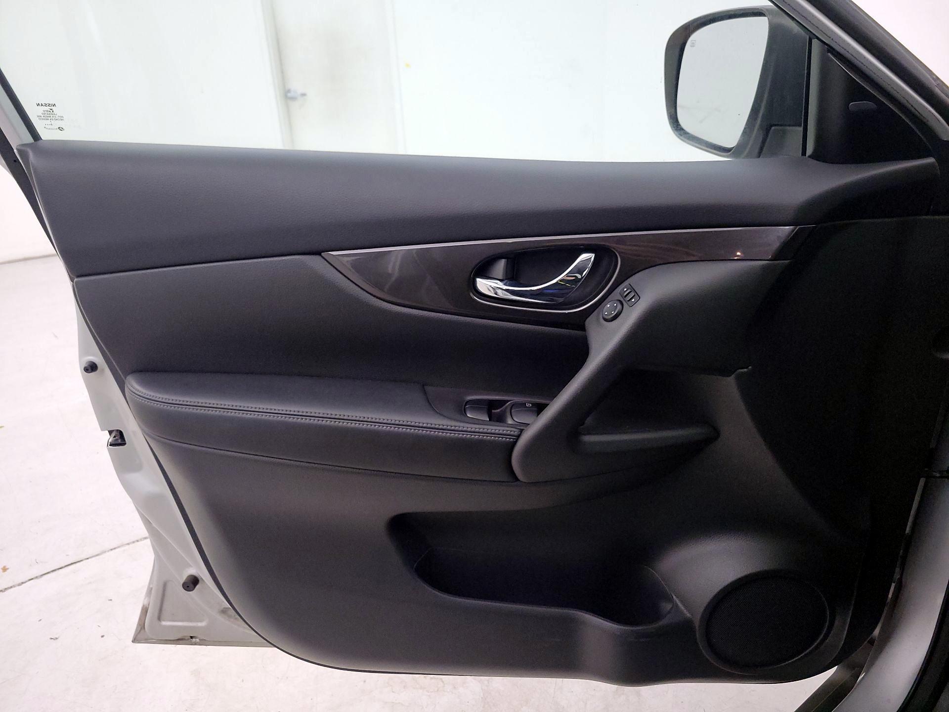 Thumbnail: 2019 Nissan Rogue - 12