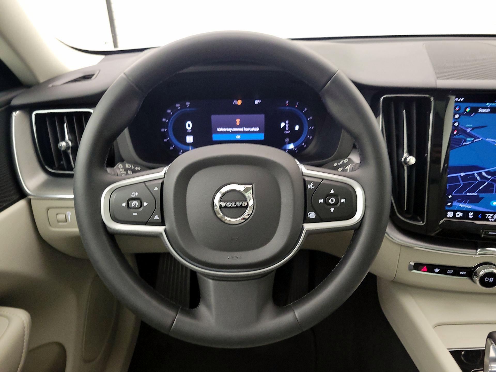 Thumbnail: 2022 Volvo XC60 - 10