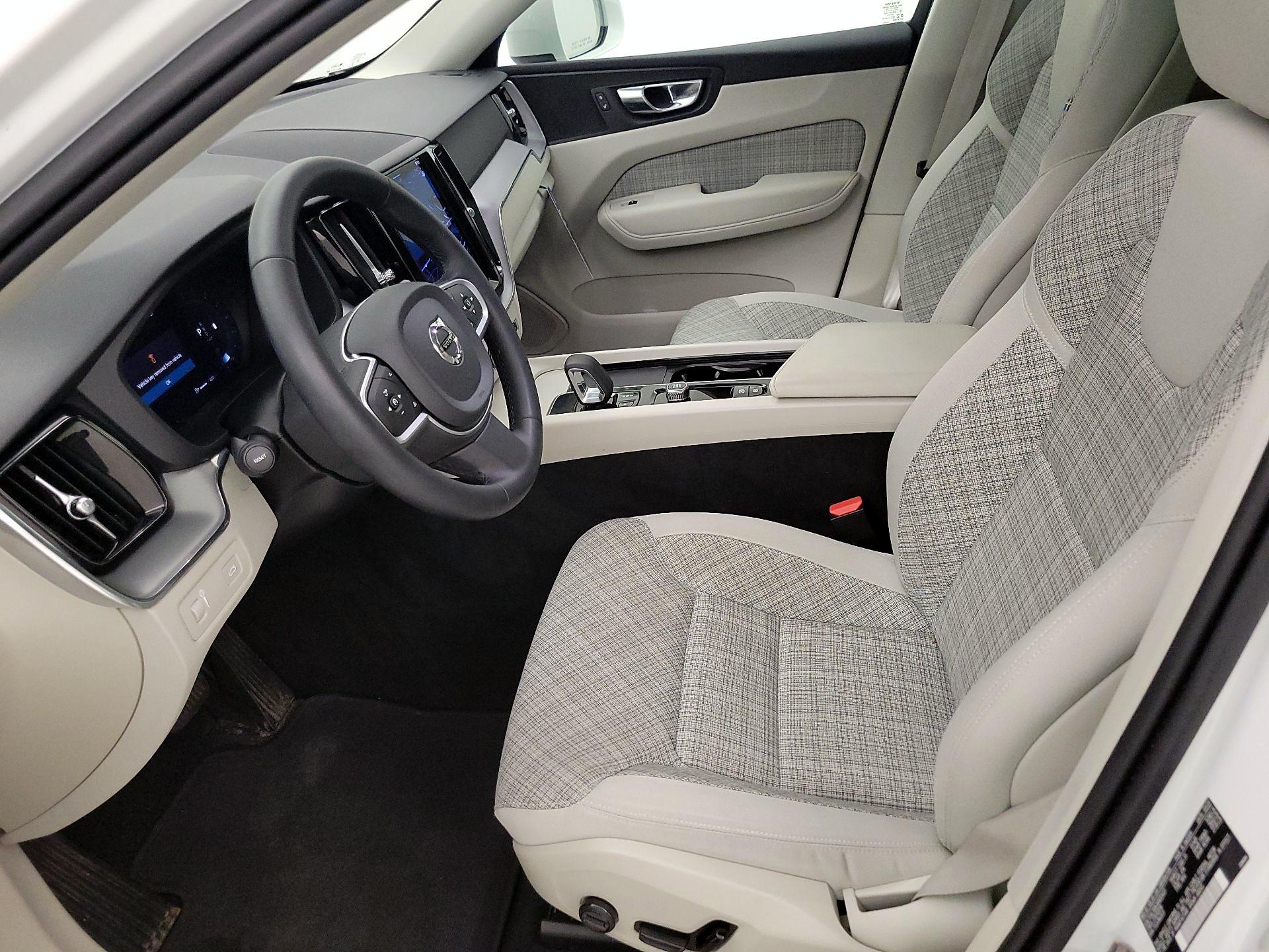 Thumbnail: 2022 Volvo XC60 - 11