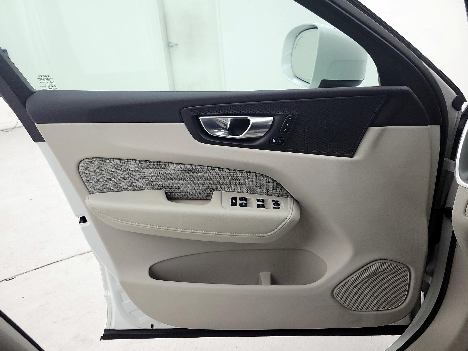 Thumbnail: 2022 Volvo XC60 - 12