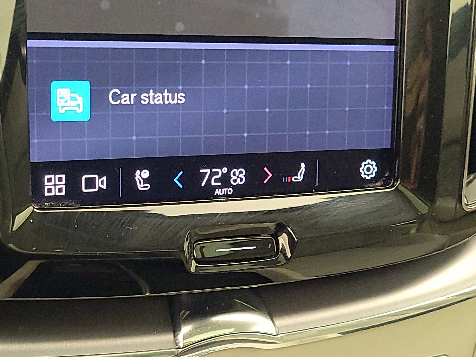 Thumbnail: 2022 Volvo XC60 - 17