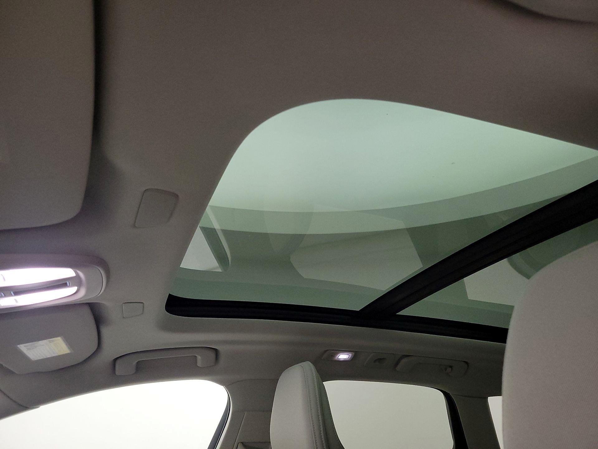 Thumbnail: 2022 Volvo XC60 - 20