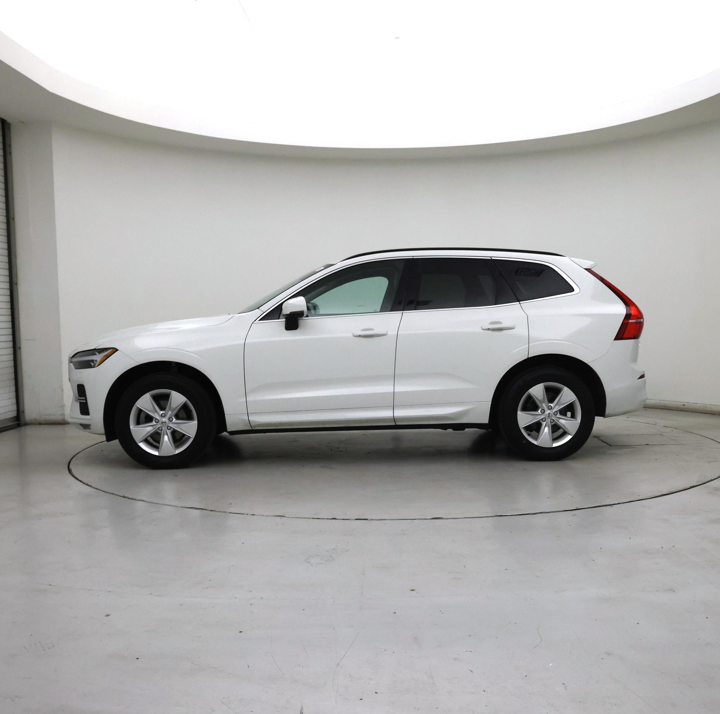 Thumbnail: 2022 Volvo XC60 - 3