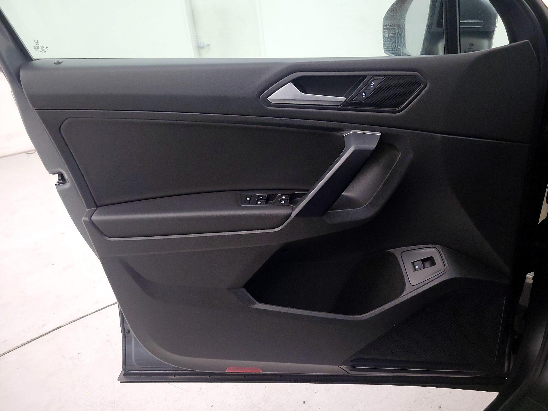 Thumbnail: 2021 Volkswagen Tiguan - 12