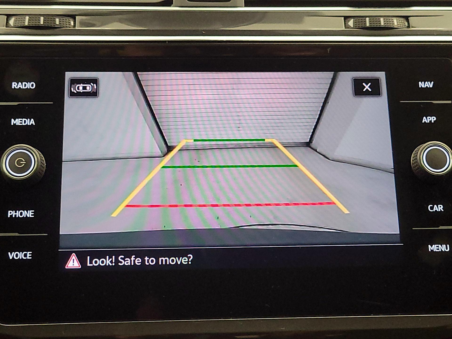 Thumbnail: 2021 Volkswagen Tiguan - 15