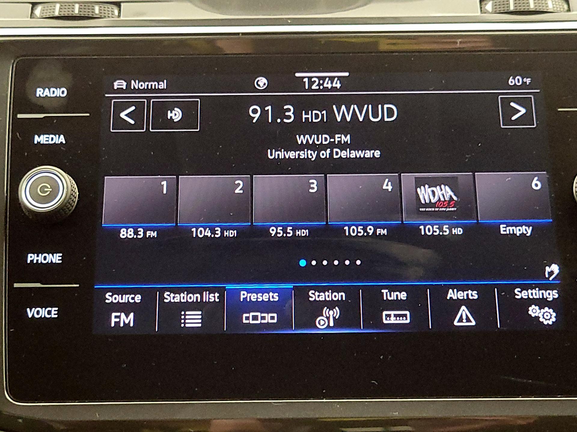 Thumbnail: 2021 Volkswagen Tiguan - 16