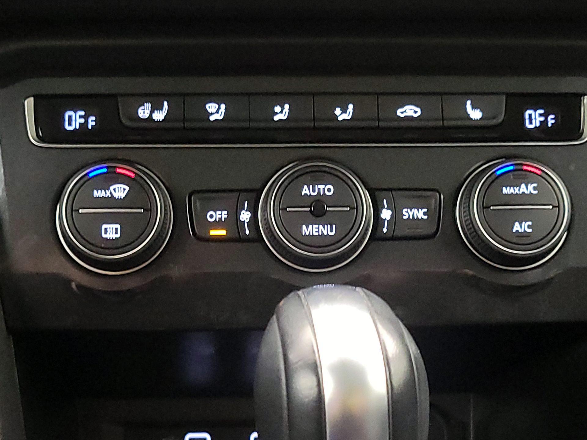 Thumbnail: 2021 Volkswagen Tiguan - 17