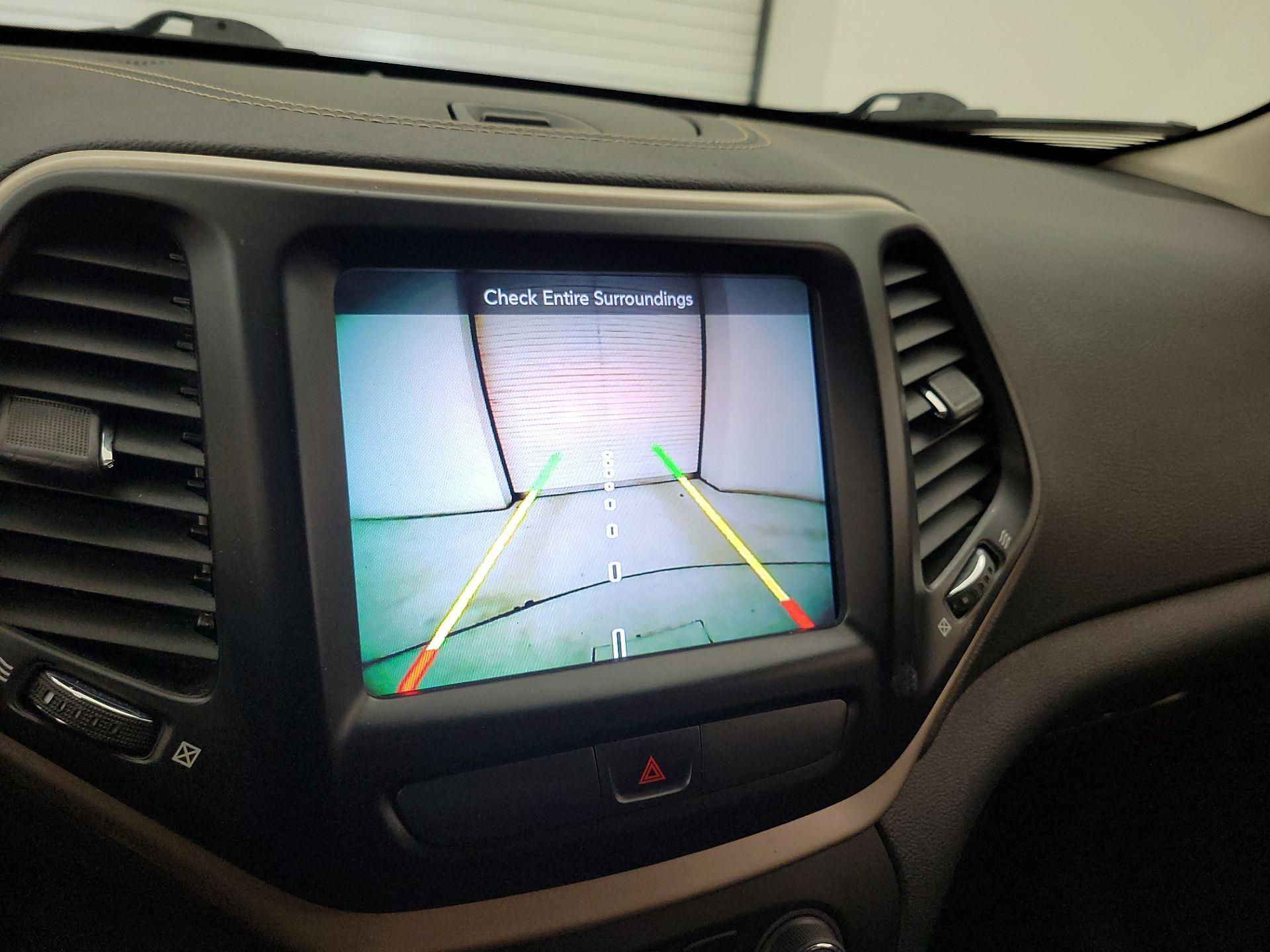 Thumbnail: 2016 Jeep Cherokee - 14