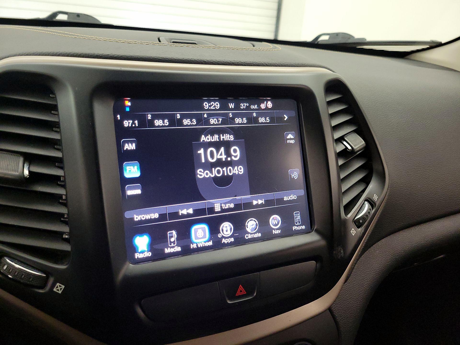 Thumbnail: 2016 Jeep Cherokee - 15