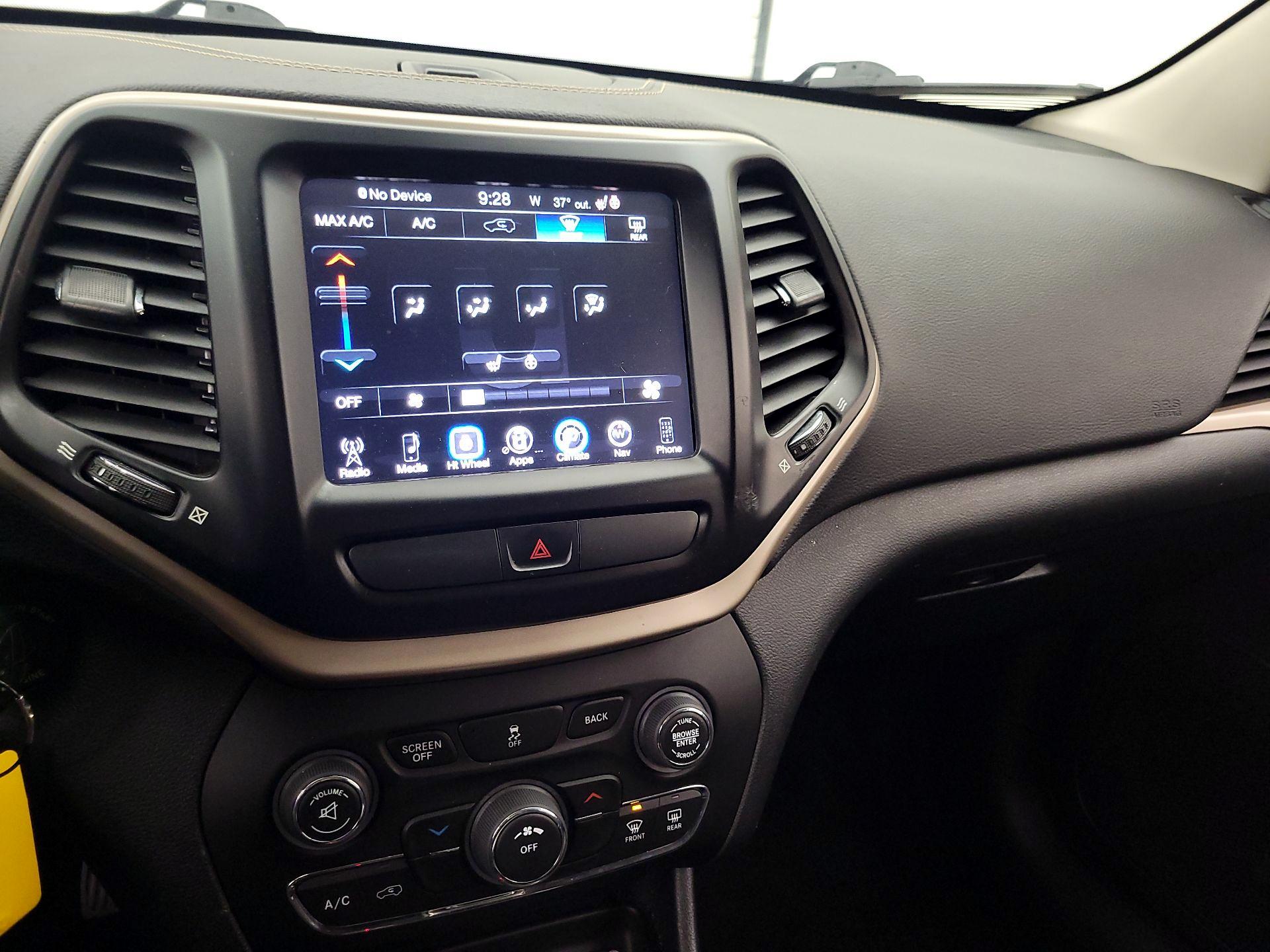 Thumbnail: 2016 Jeep Cherokee - 16