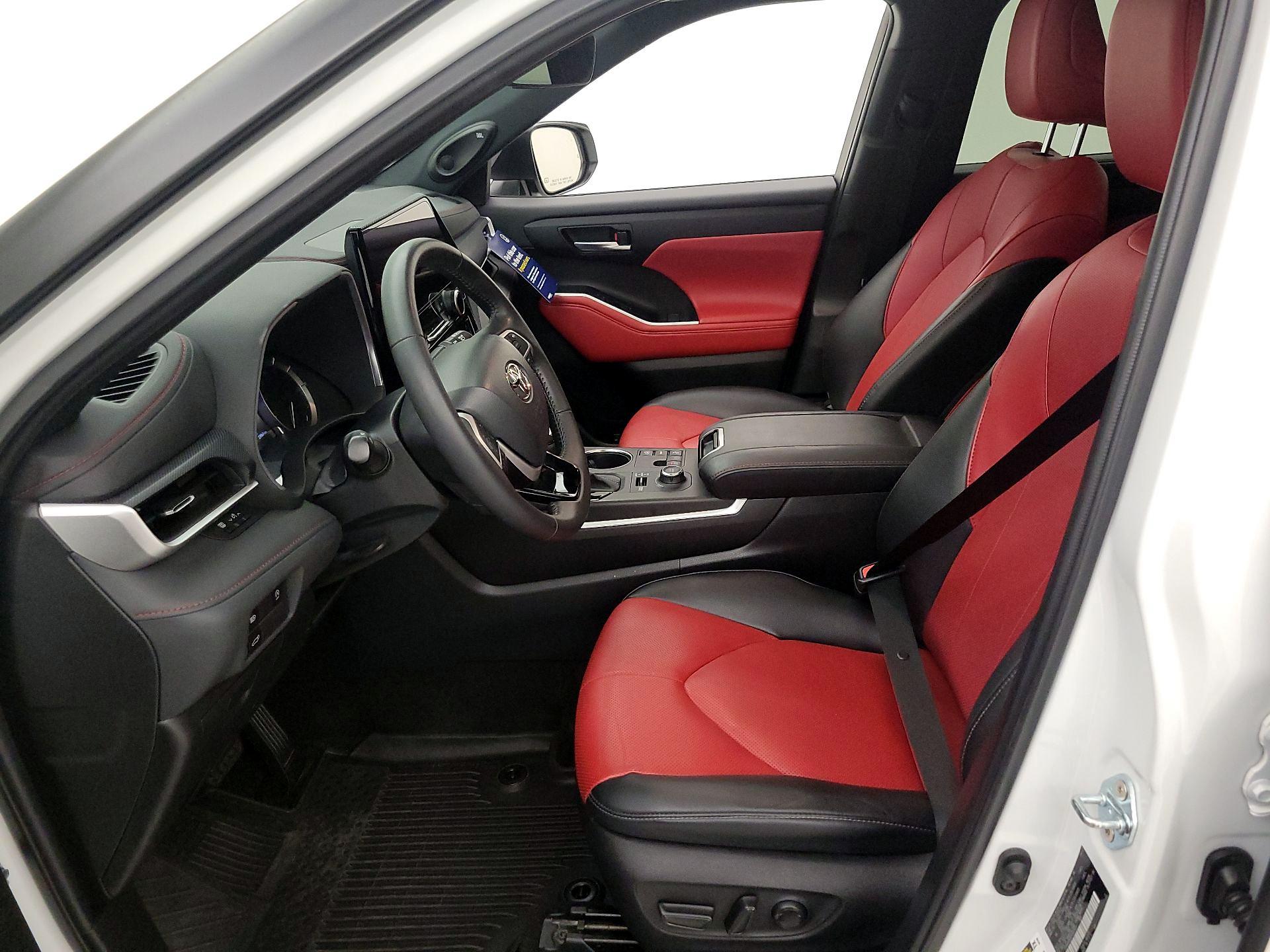 Thumbnail: 2023 Toyota Highlander - 11