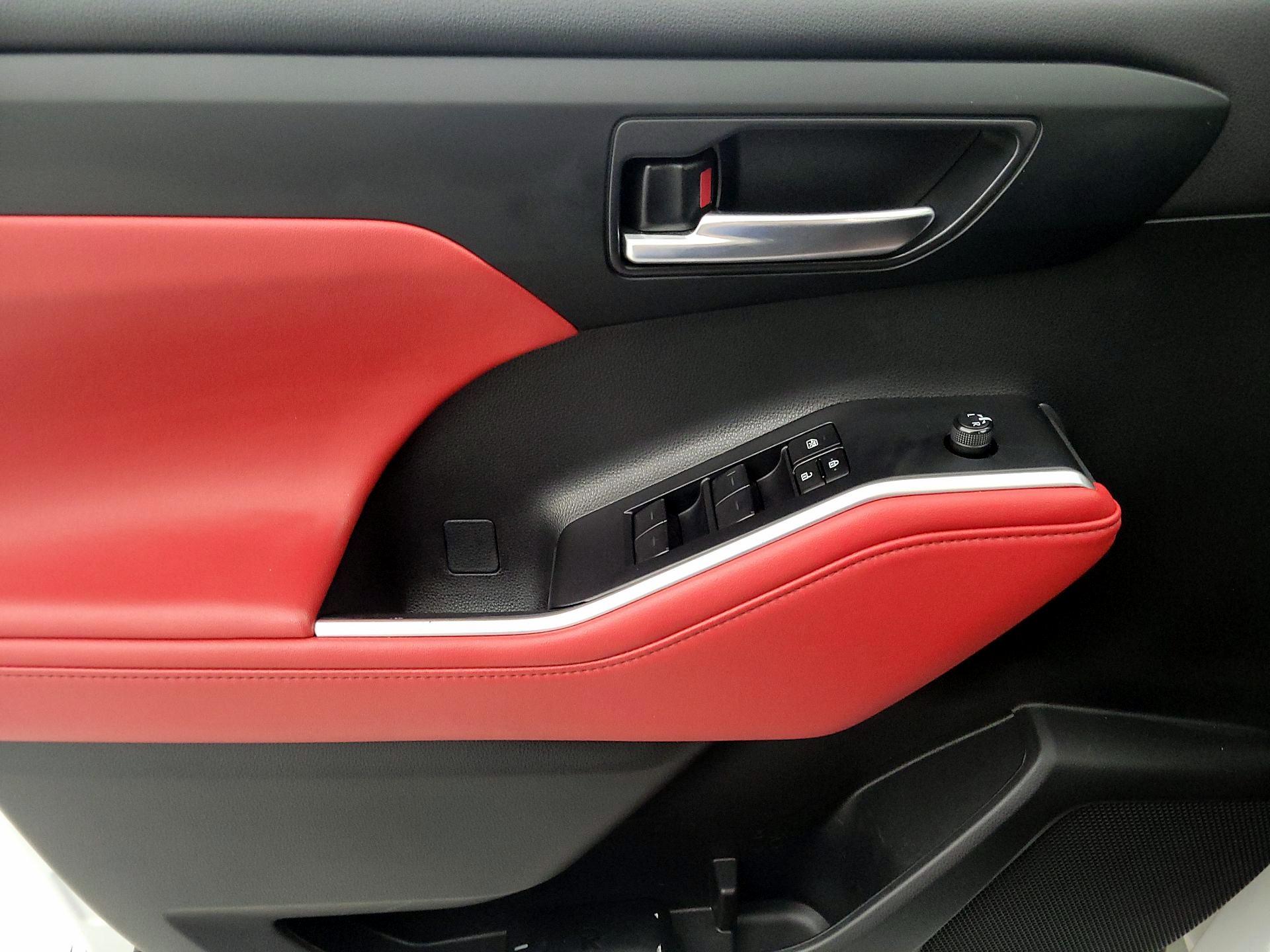 Thumbnail: 2023 Toyota Highlander - 12