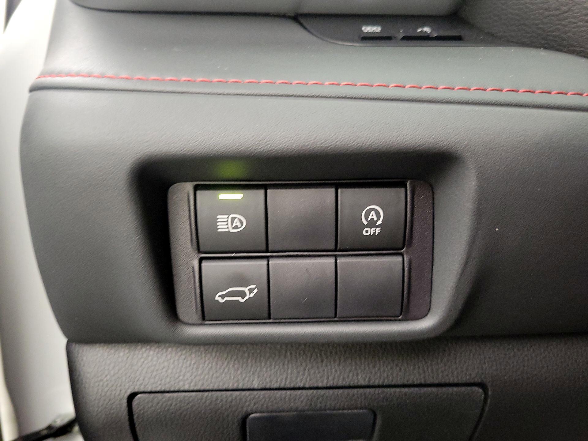 Thumbnail: 2023 Toyota Highlander - 13