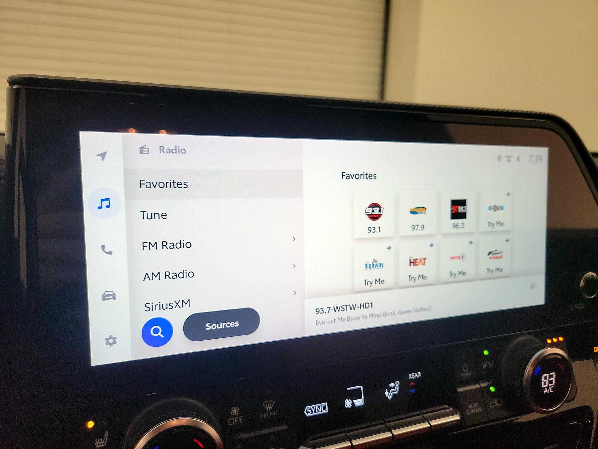 Thumbnail: 2023 Toyota Highlander - 15