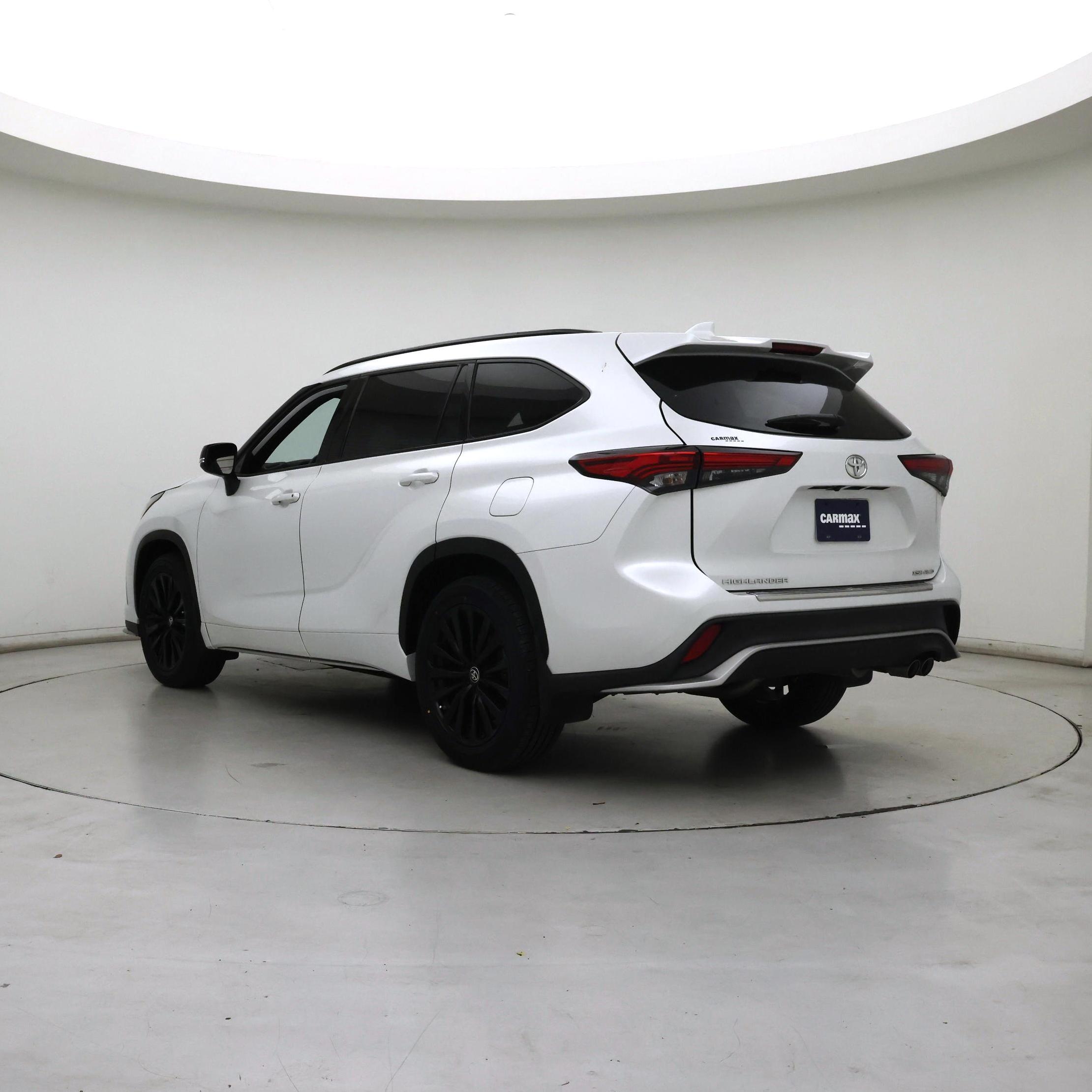 Thumbnail: 2023 Toyota Highlander - 2