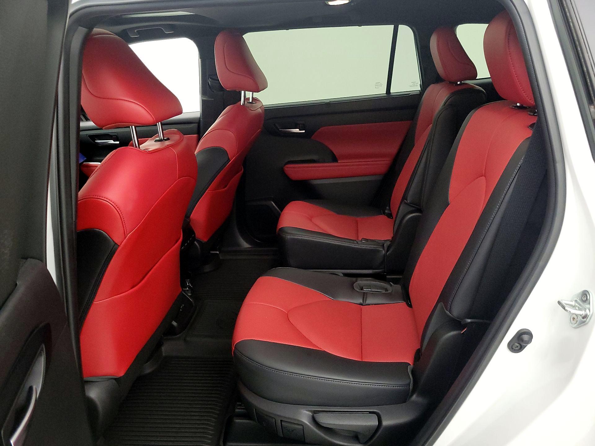 Thumbnail: 2023 Toyota Highlander - 20