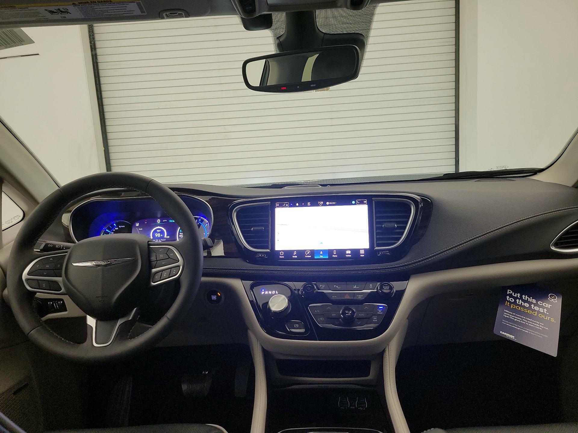 Thumbnail: 2022 Chrysler Pacifica - 9