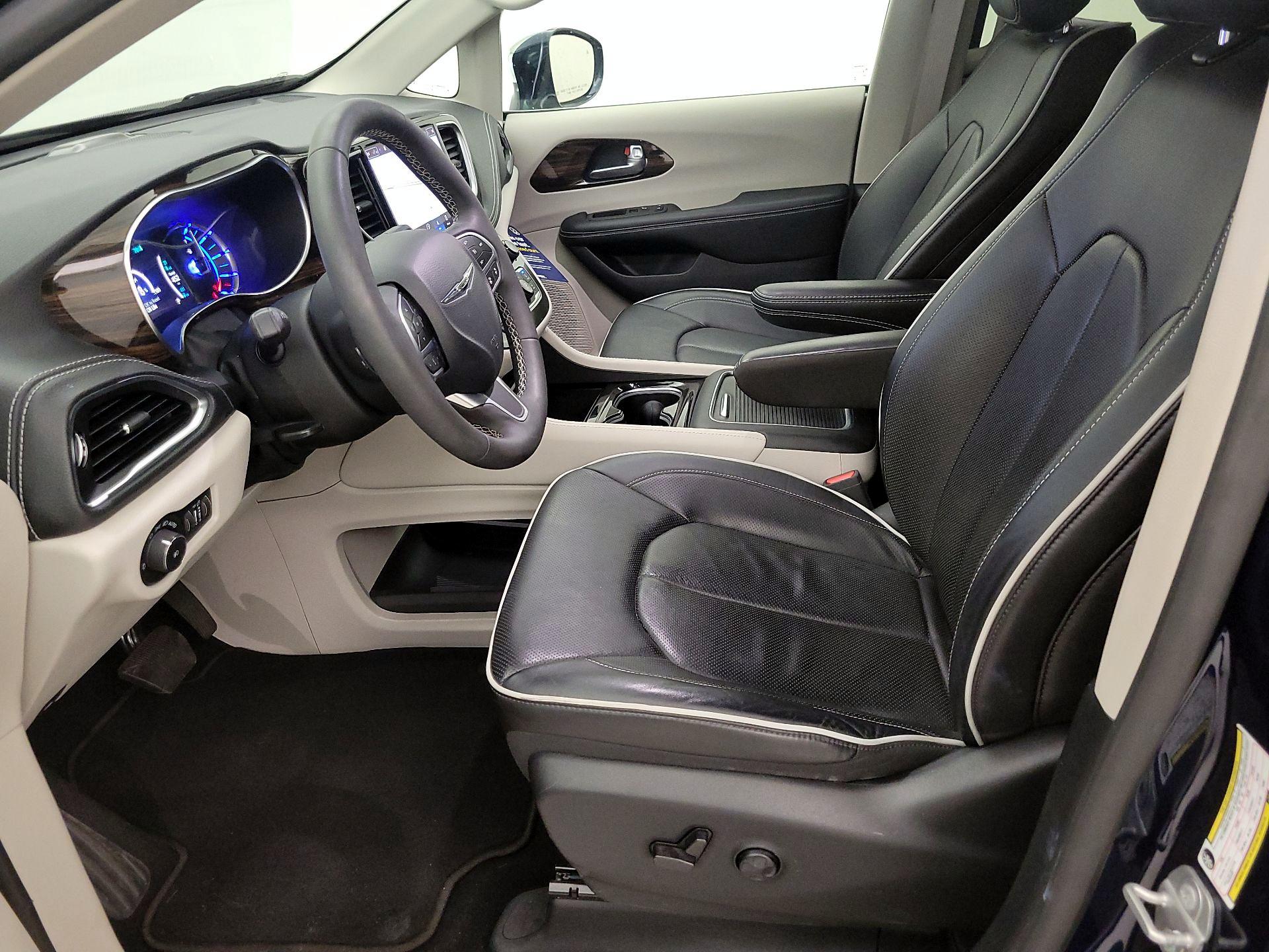 Thumbnail: 2022 Chrysler Pacifica - 11