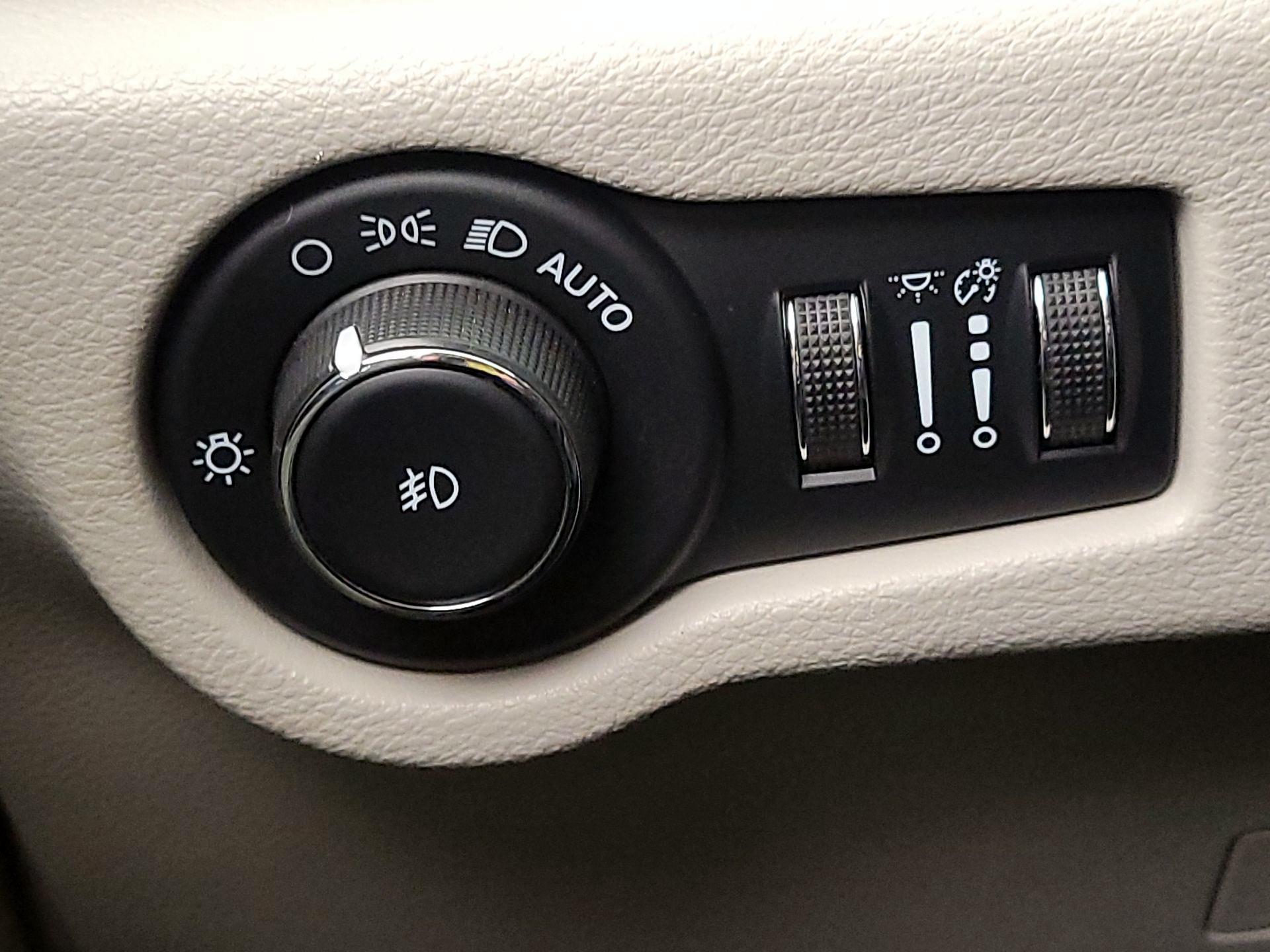 Thumbnail: 2022 Chrysler Pacifica - 13