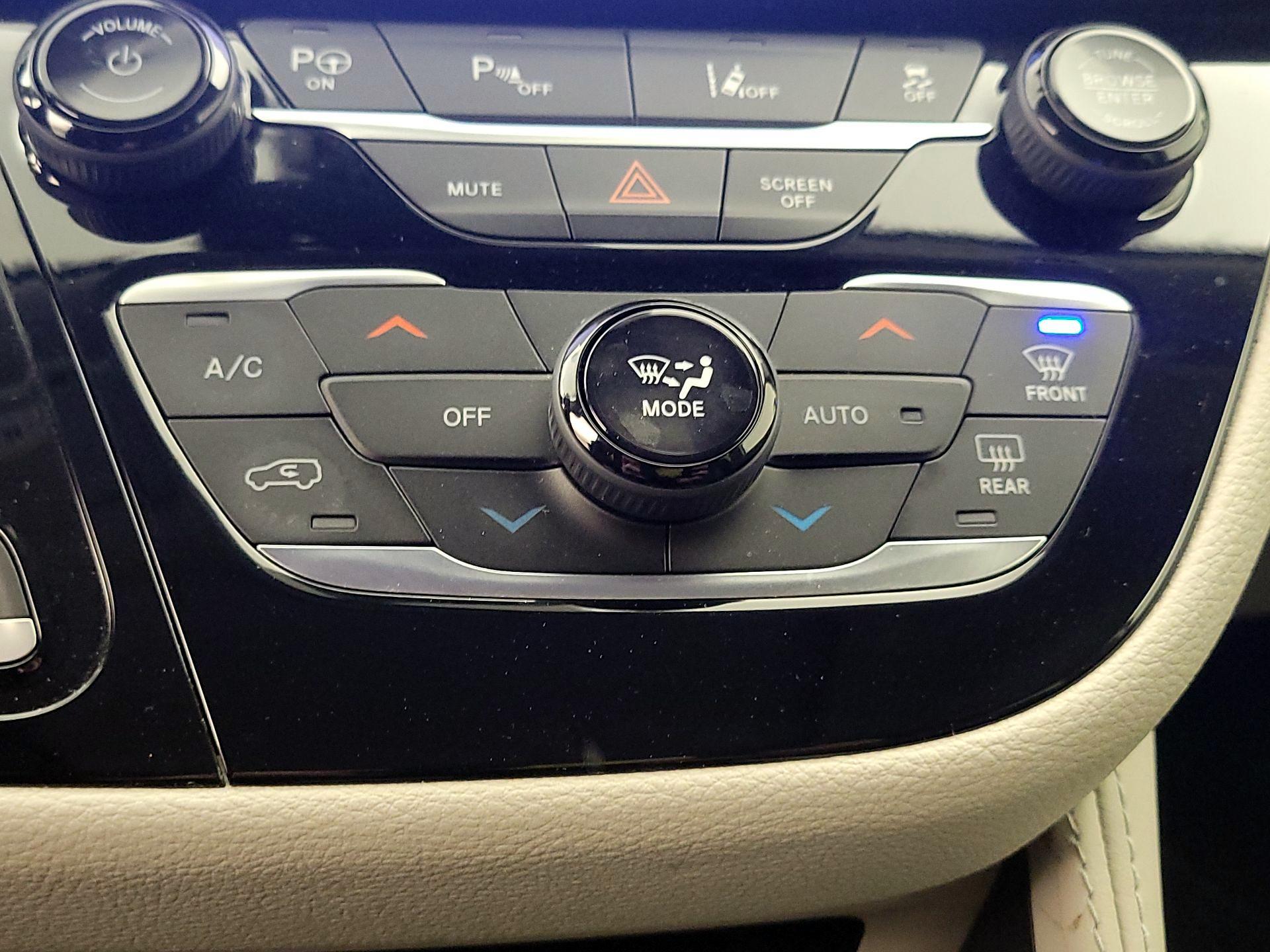 Thumbnail: 2022 Chrysler Pacifica - 17